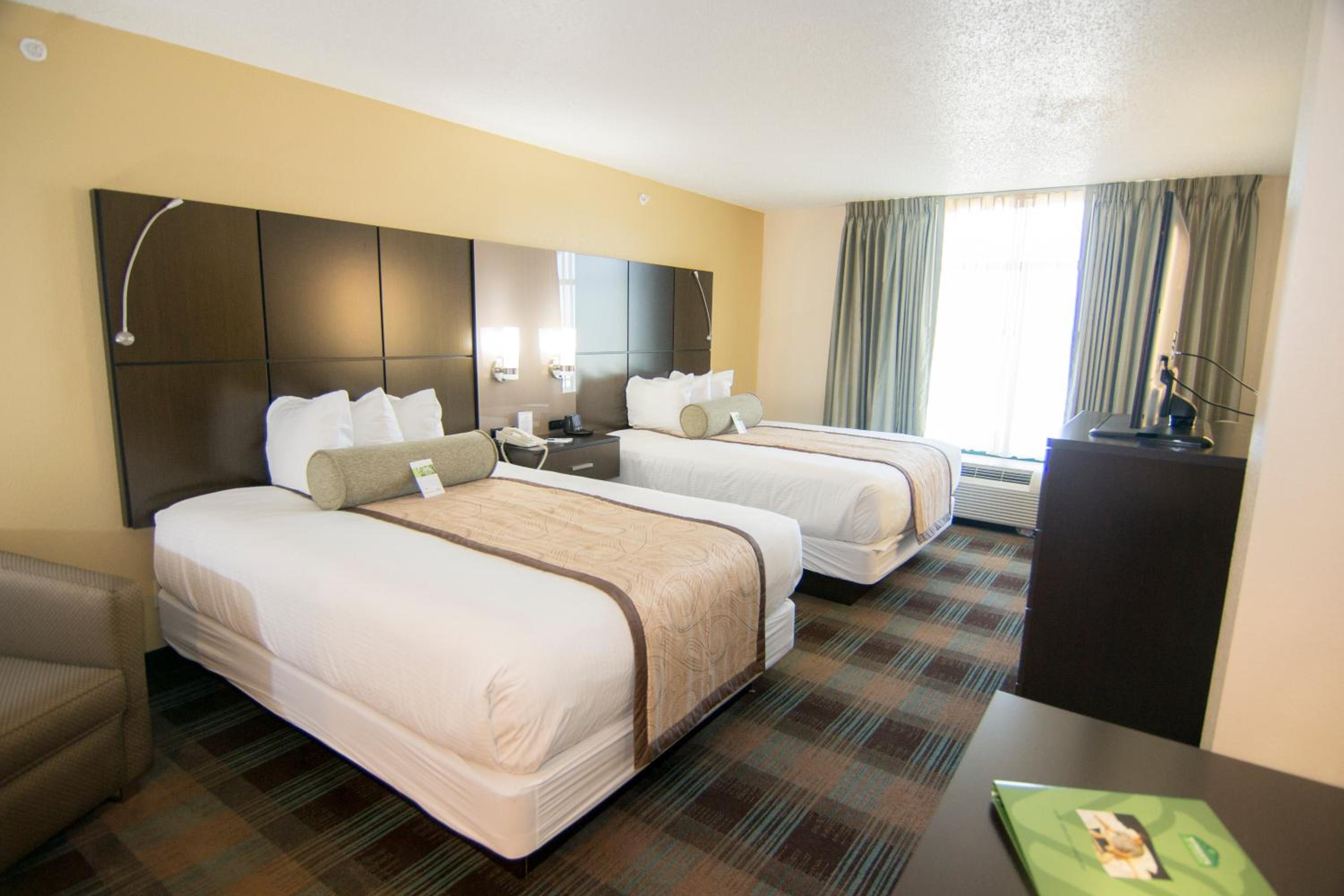 Queen Room with Two Queen Beds and Bath Tub - Mobility/Hearing Access - Non-Smoking