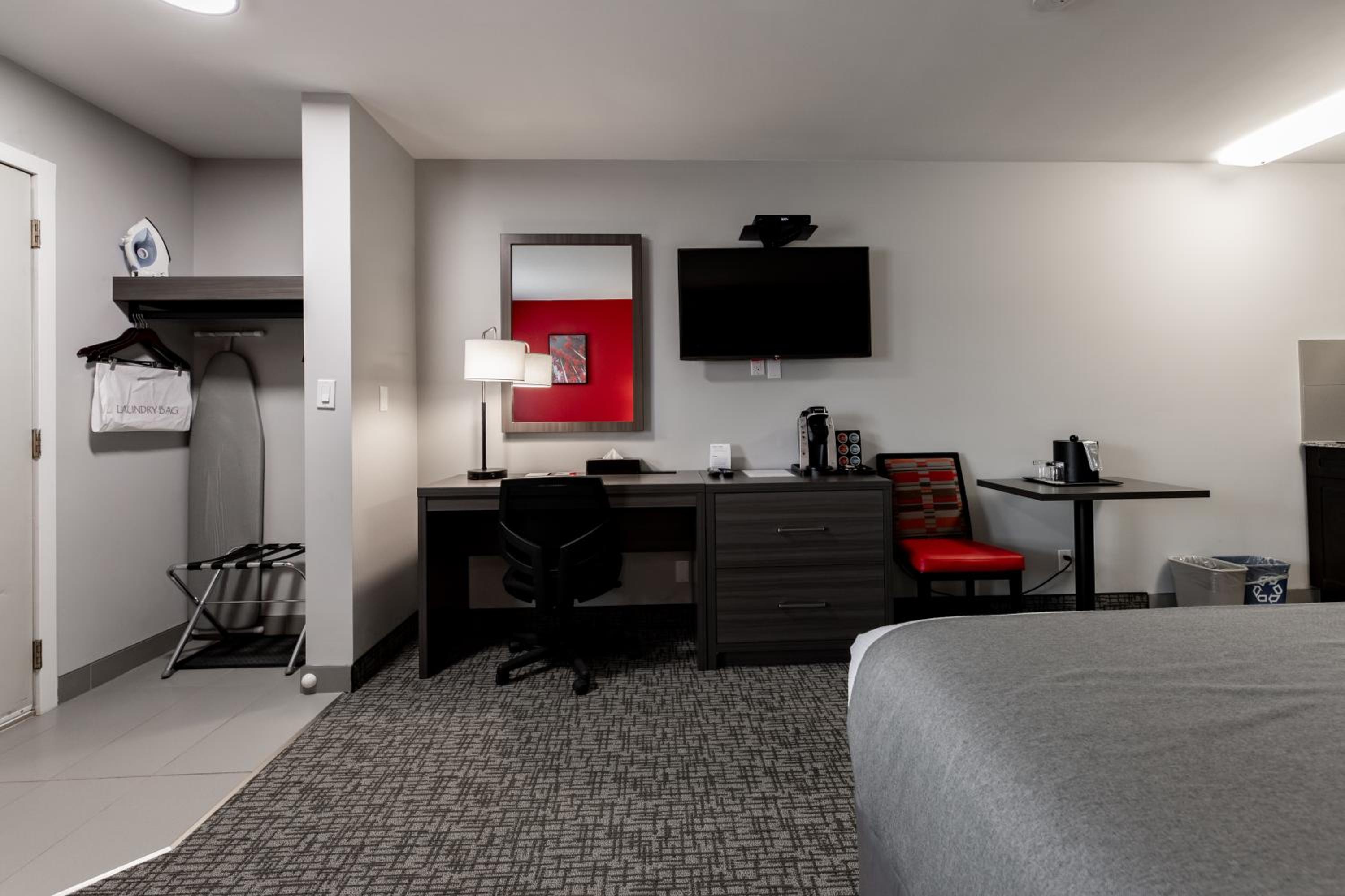 Queen Kitchen - Pet-Friendly with Exterior Access photo 2