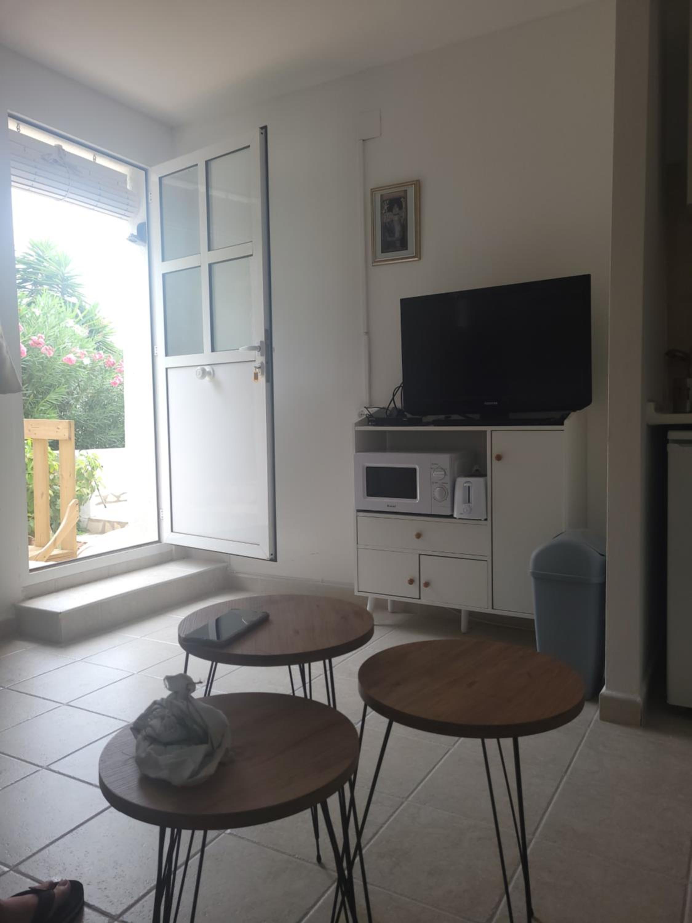 One-Bedroom House photo 2