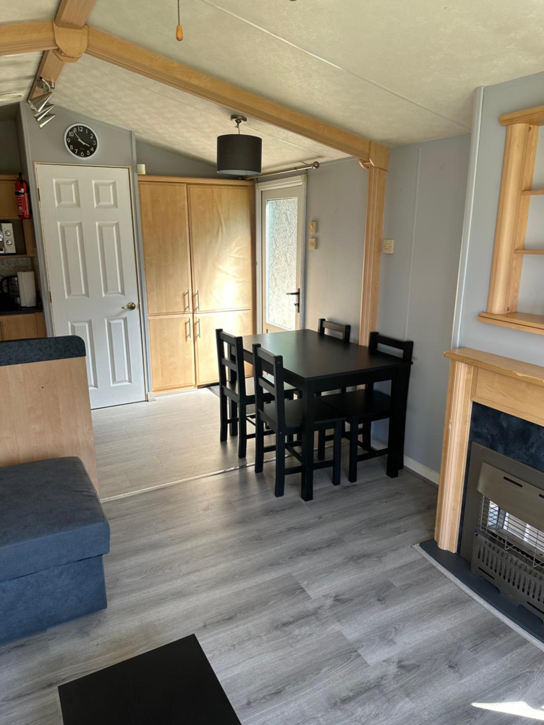 Mobile Home photo 3