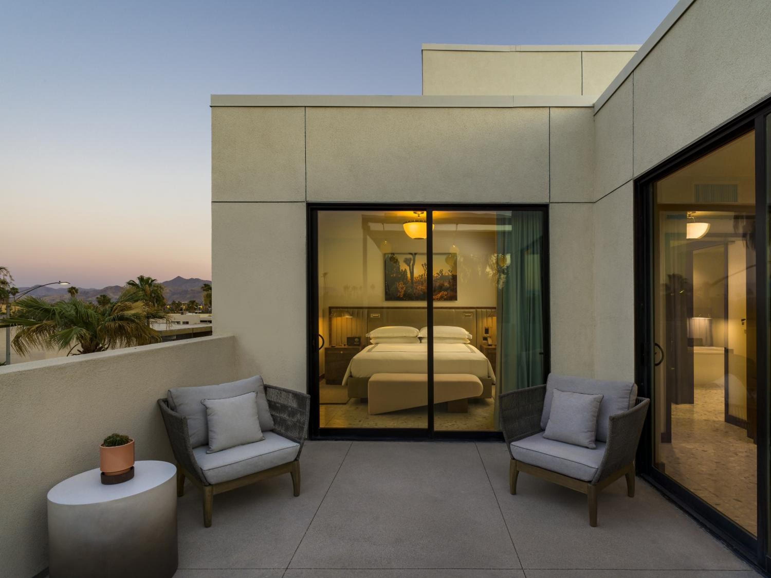 Vista Suite with Balcony - Photo 2