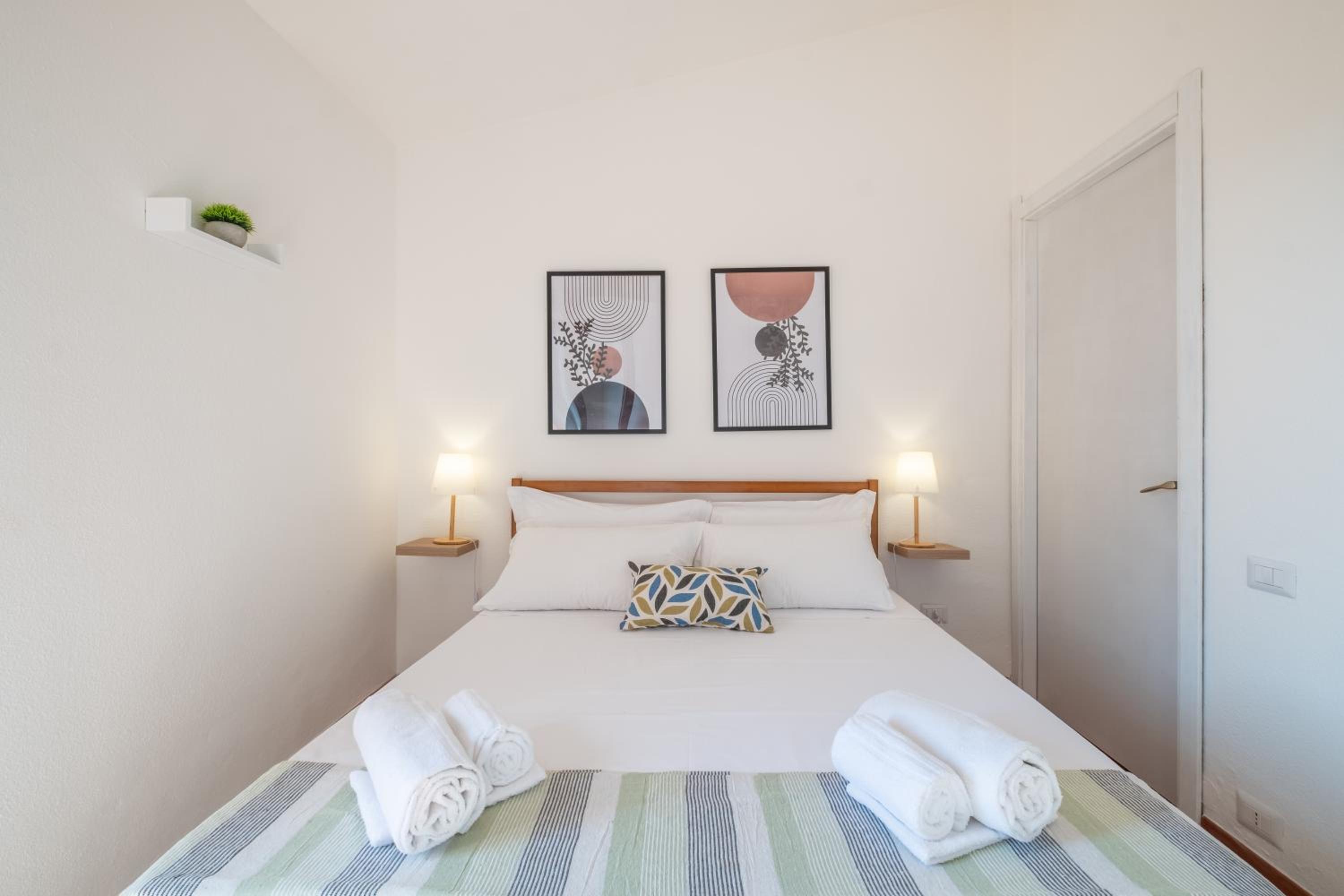 One-Bedroom Apartment photo 1