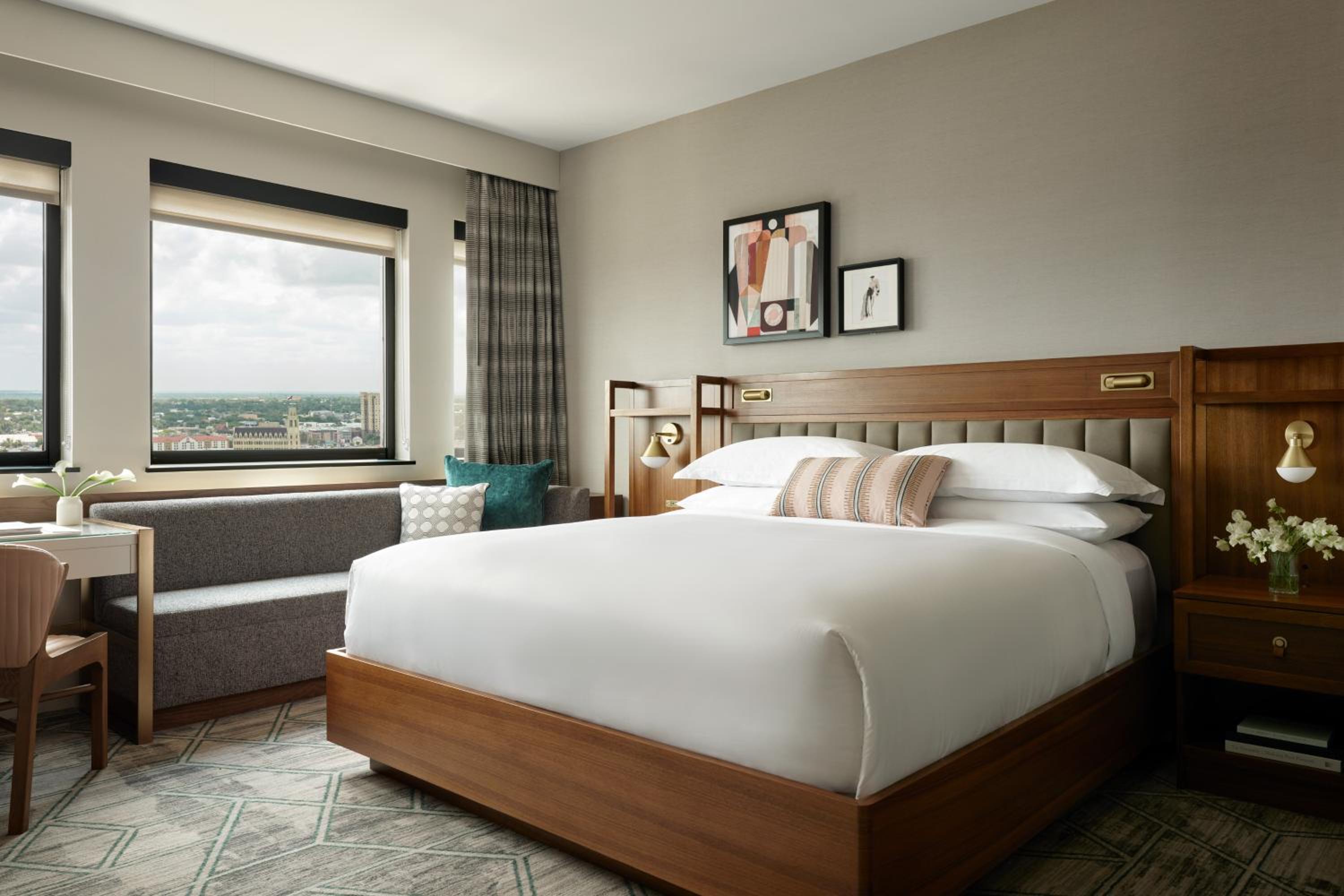 Classic King Room - Photo 12