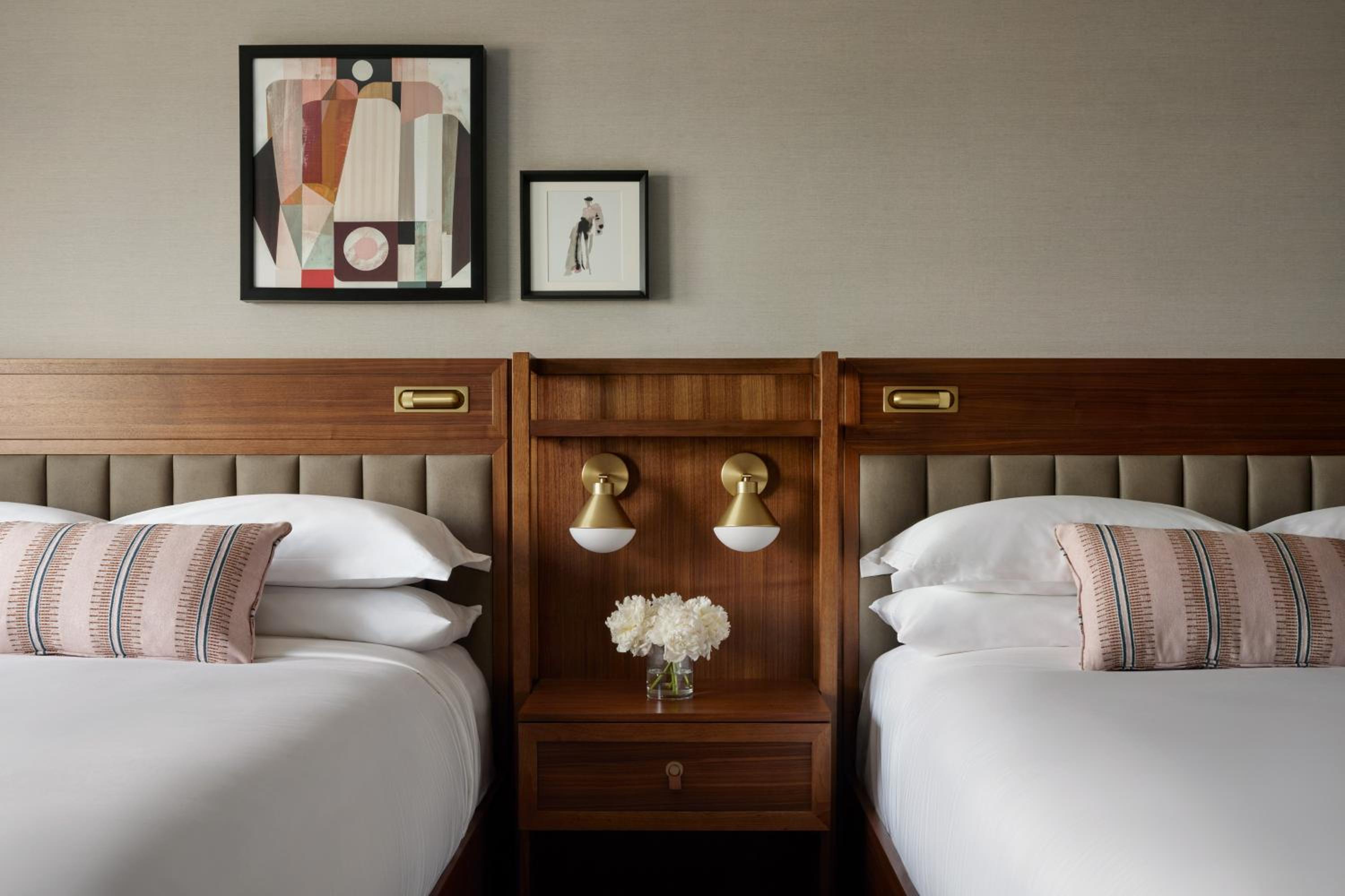 Classic Queen Room with Two Queen Beds - Photo 3