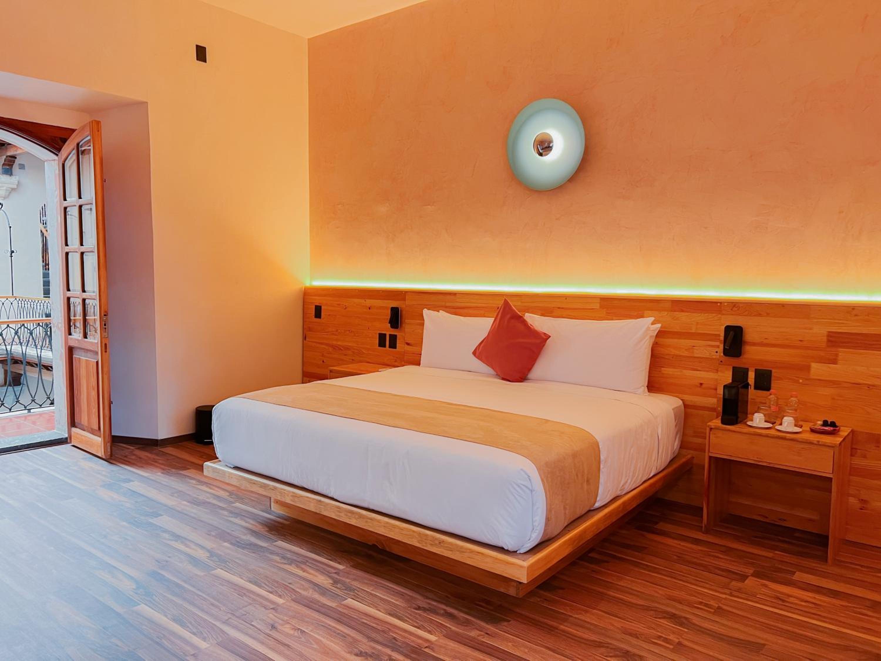Suite - Photo 10