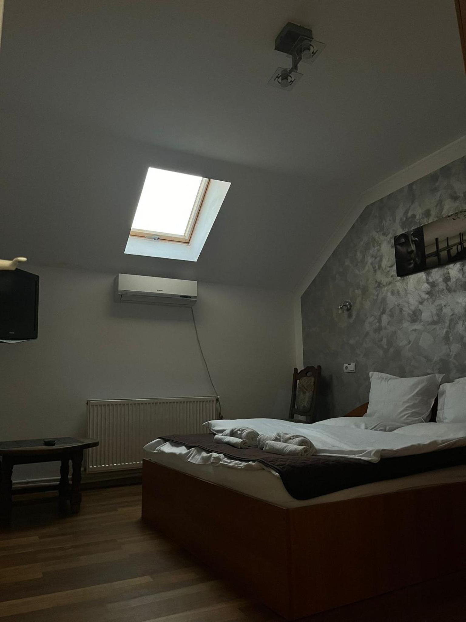 Large Double Room photo 1