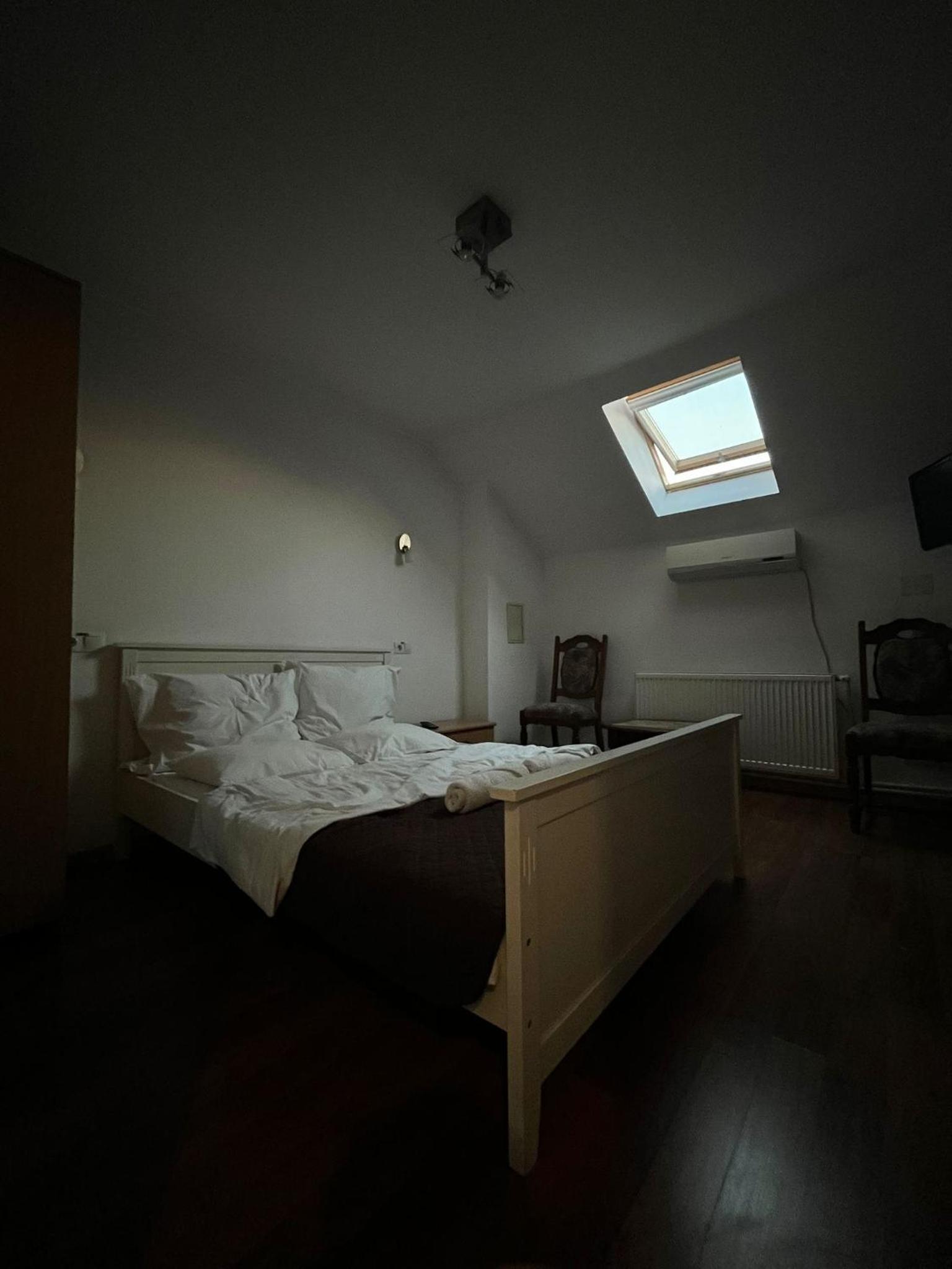 Standard Double Room with Shared Bathroom photo 1