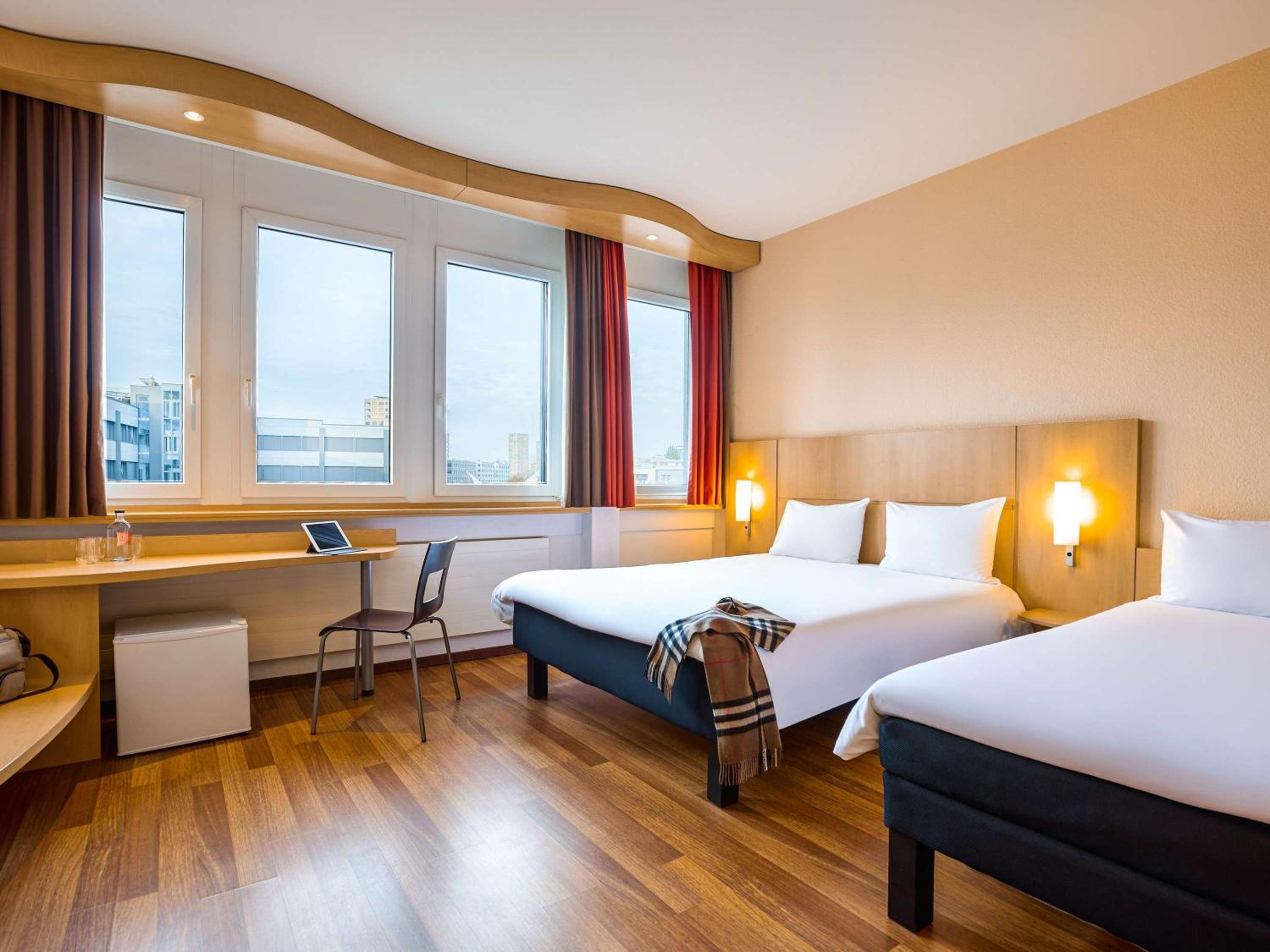 Standard Room with 1 Double and 1 Single Bed photo 1