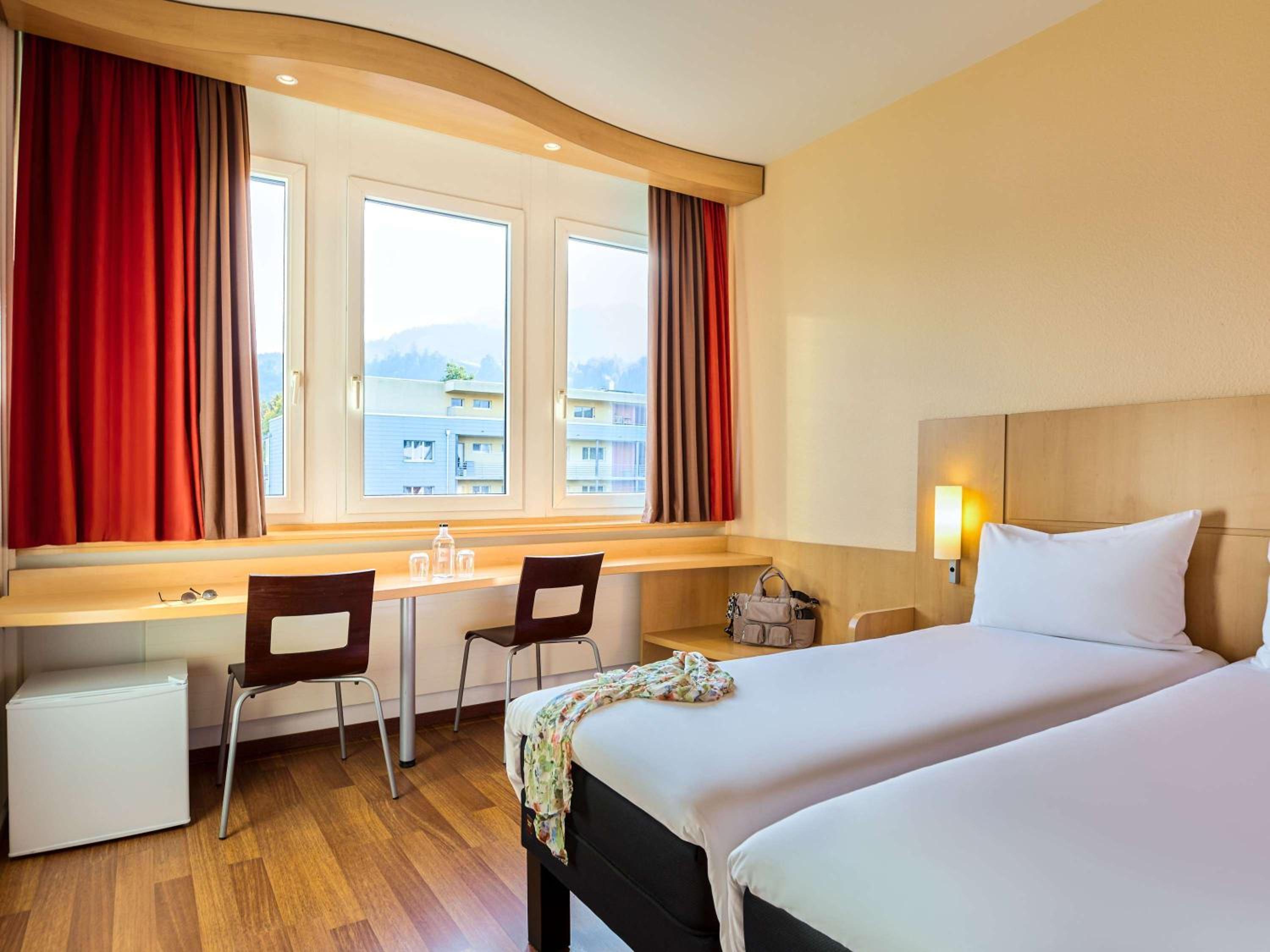 Standard Twin Room with Mountain View - Photo 1