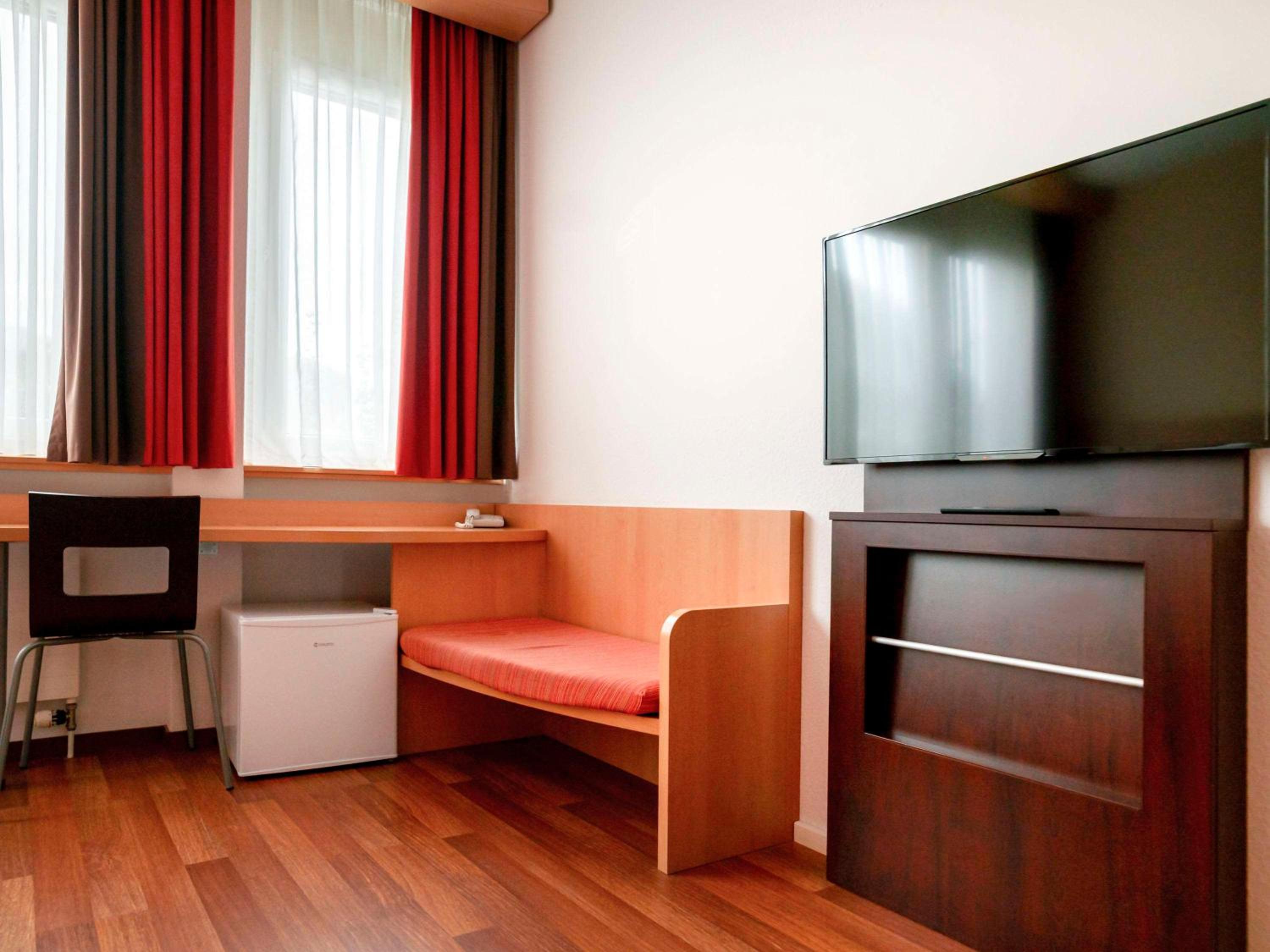 Standard Room with 1 Double and 1 Single Bed photo 3