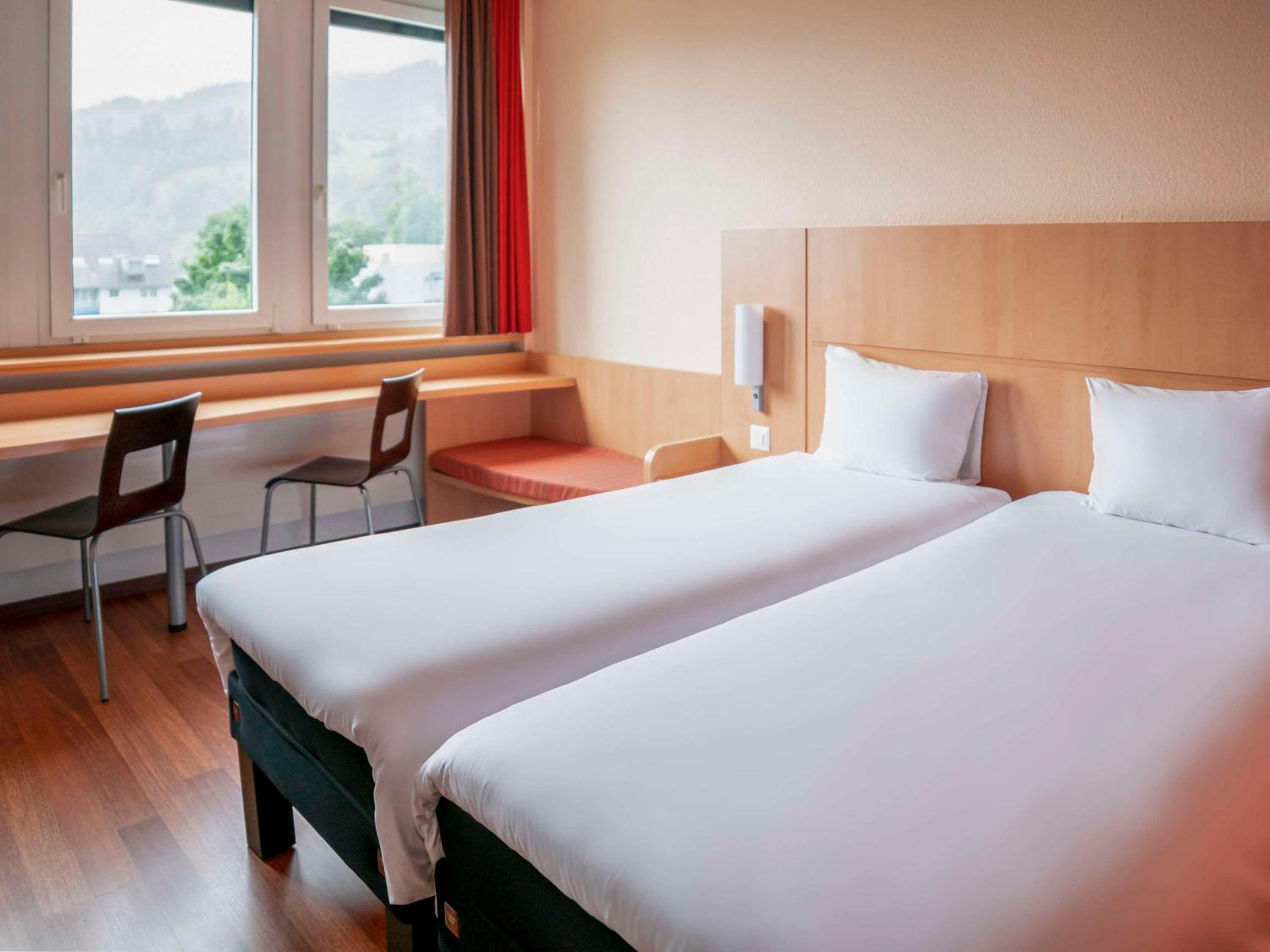 Standard Twin Room with Mountain View - Photo 3