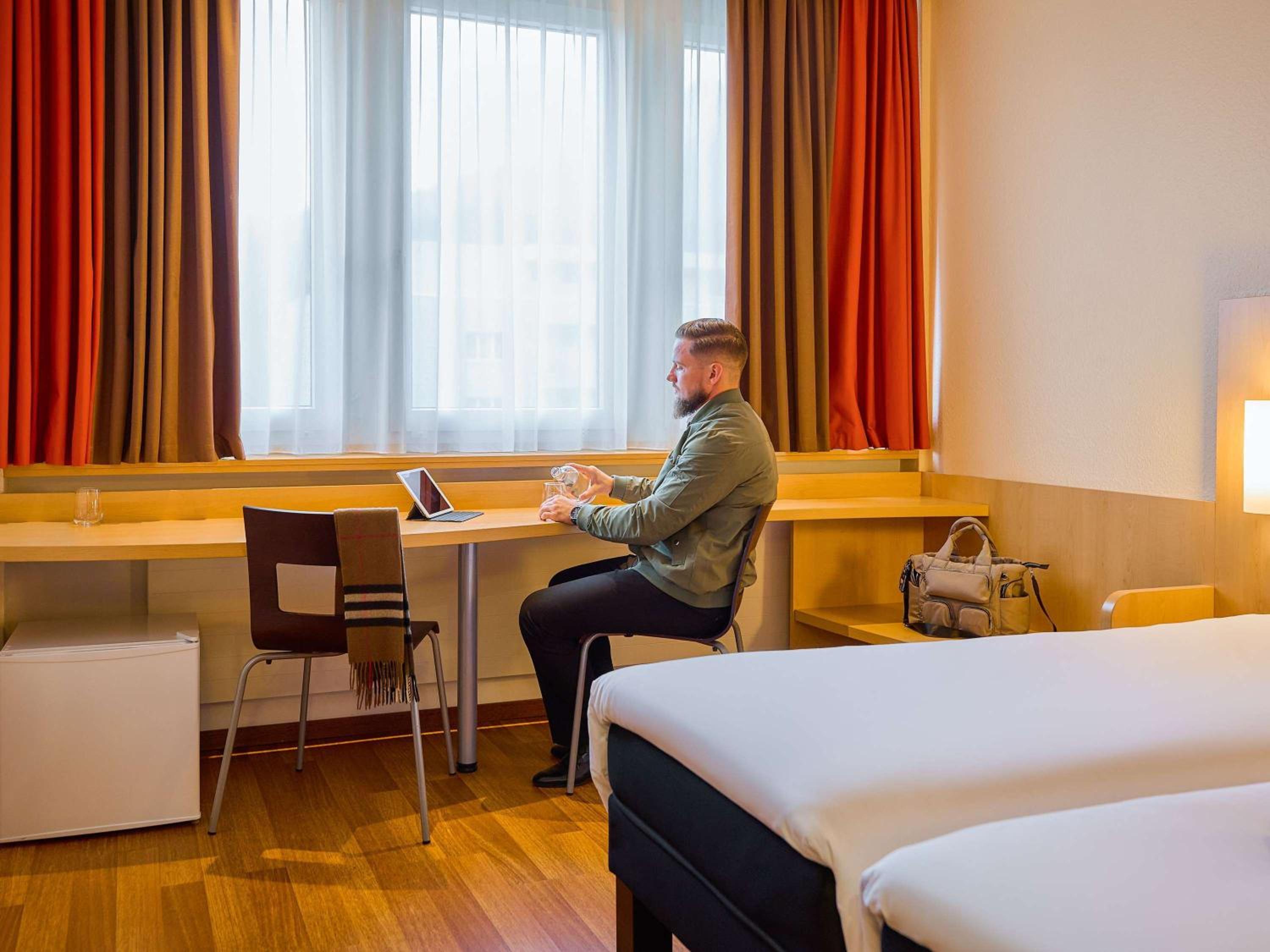 Standard Twin Room with Mountain View - Photo 2