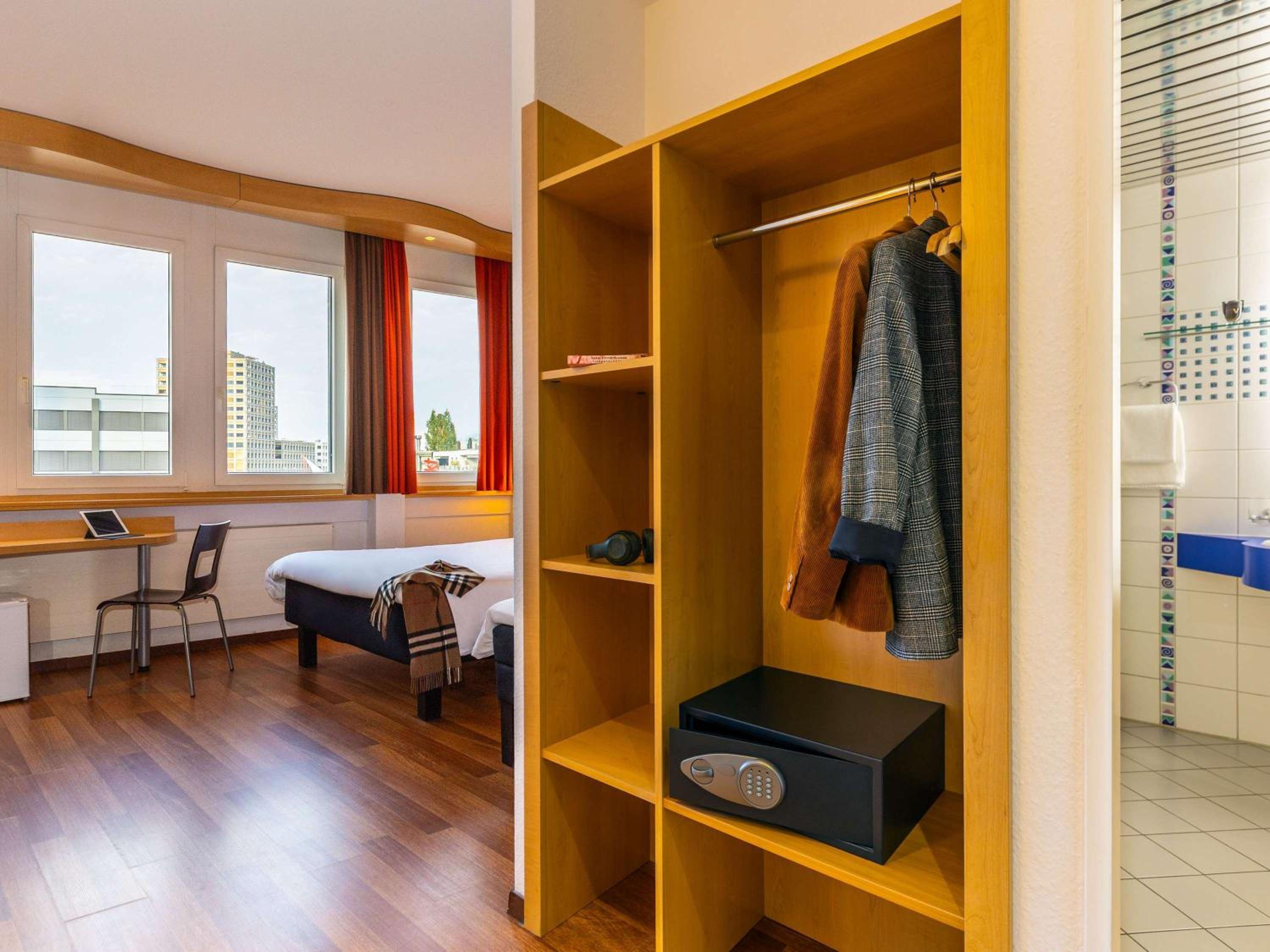 Twin Room - Photo 2