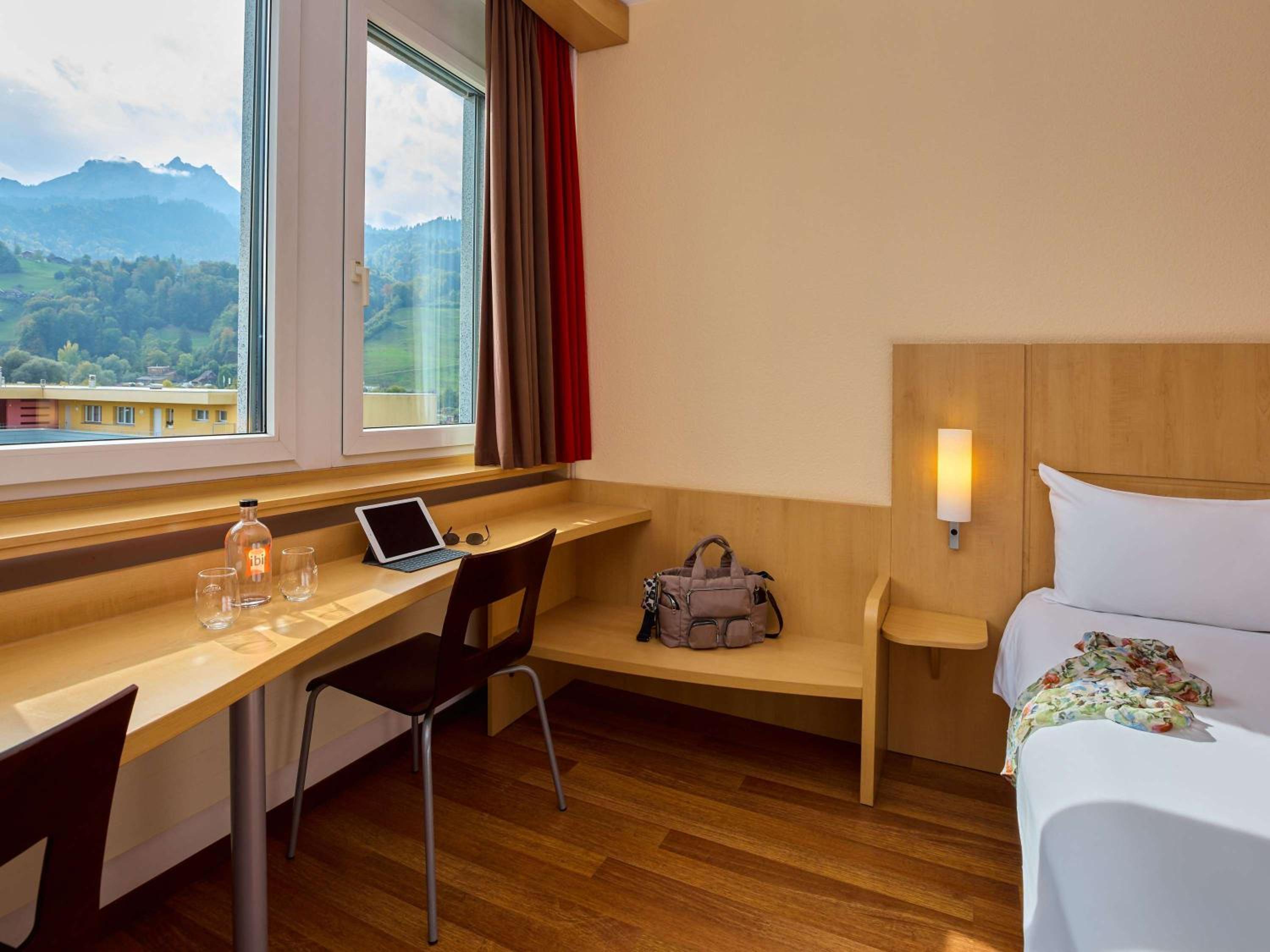 Standard Twin Room with Mountain View - Photo 4