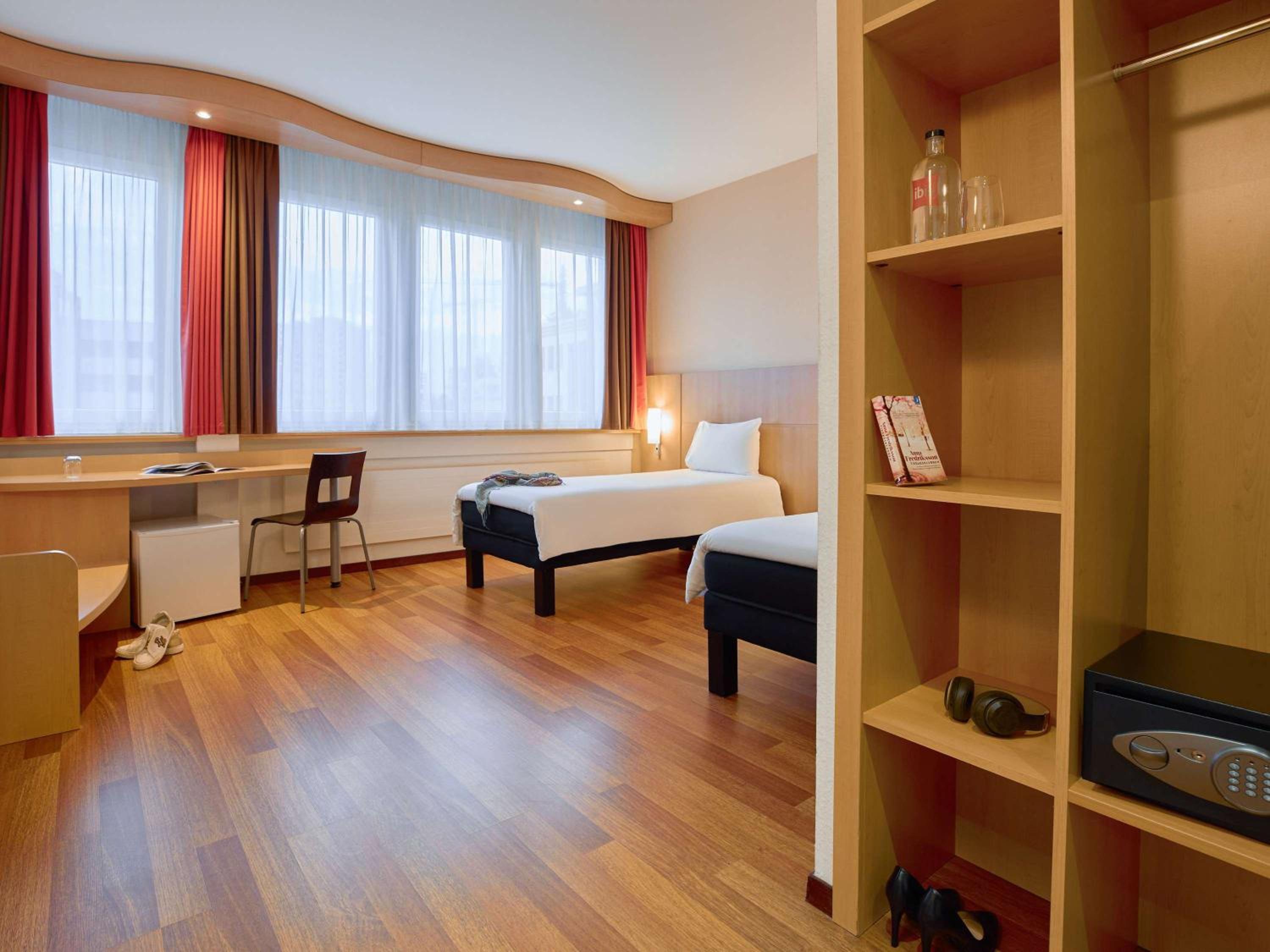 Twin Room - Photo 3
