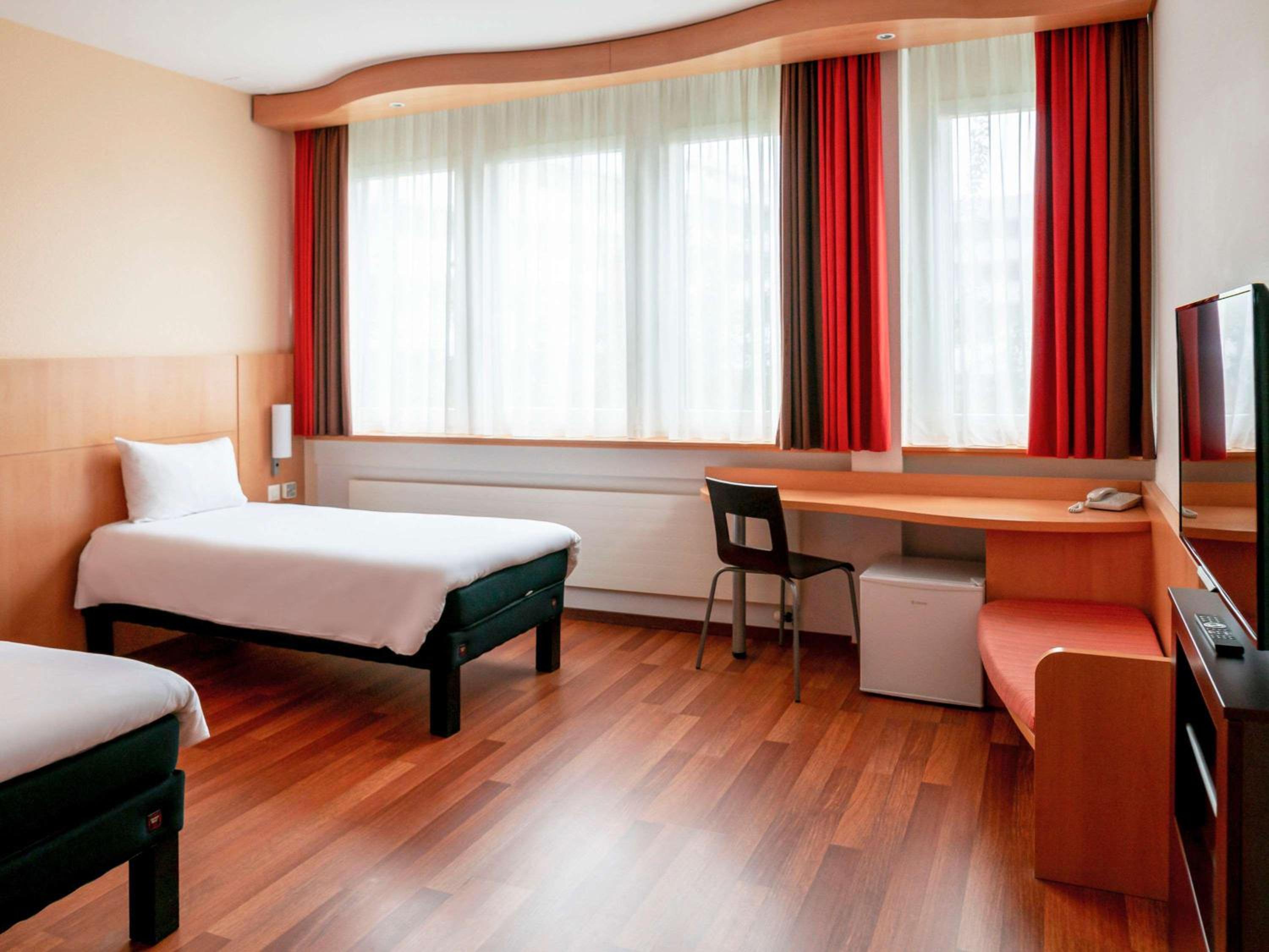 Twin Room - Photo 4