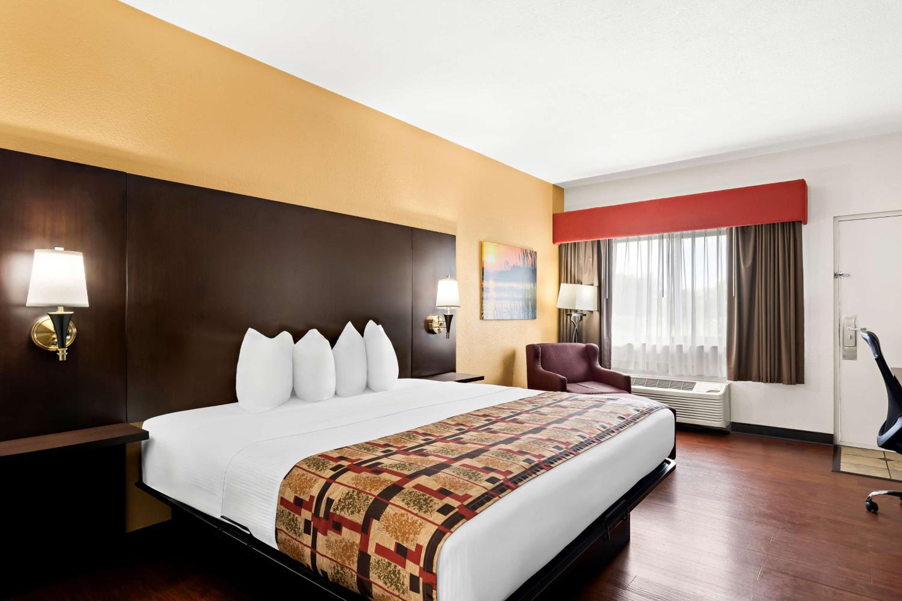 King Room - Upstairs photo 3