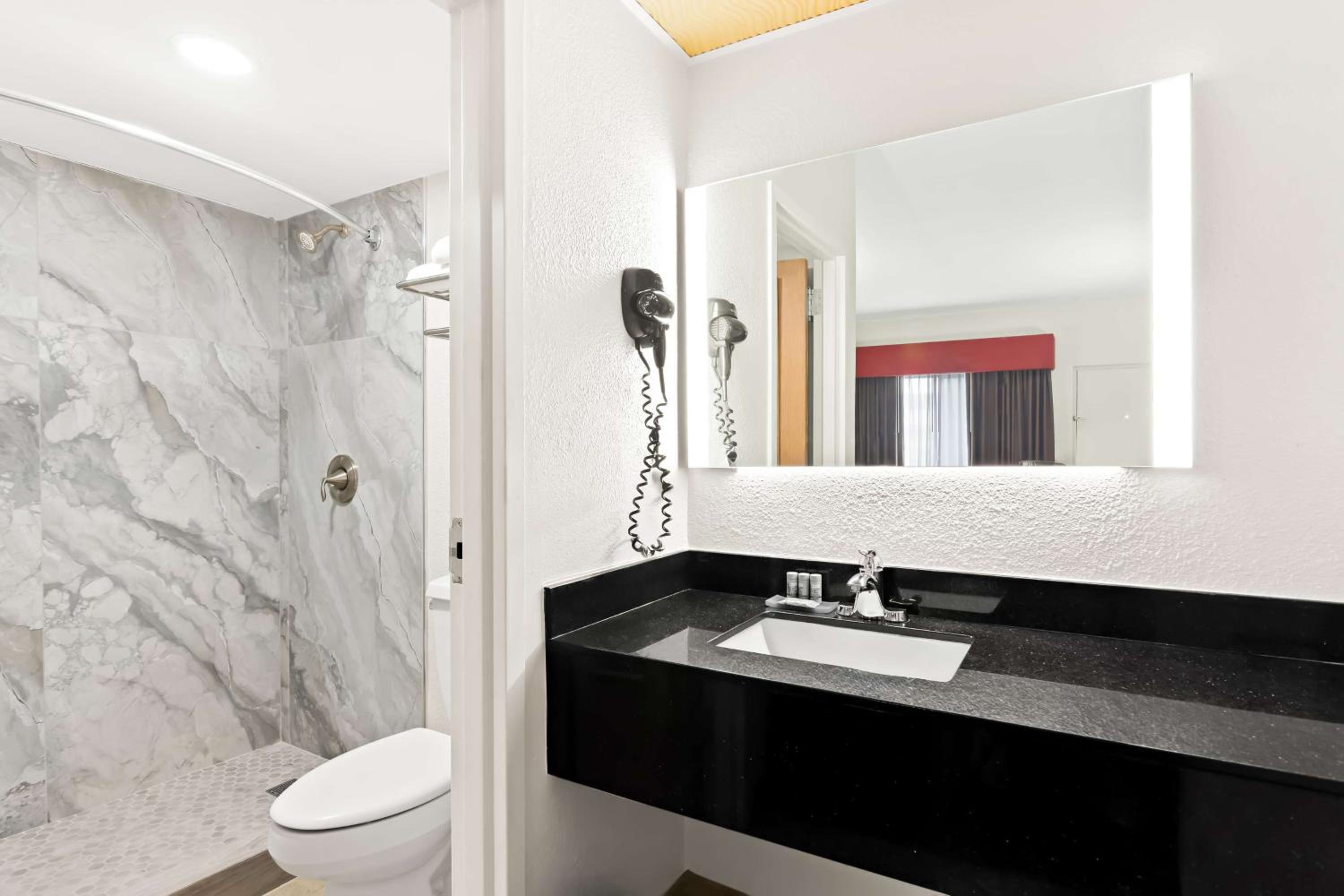 Double Room Downstairs - Non-Smoking photo 3