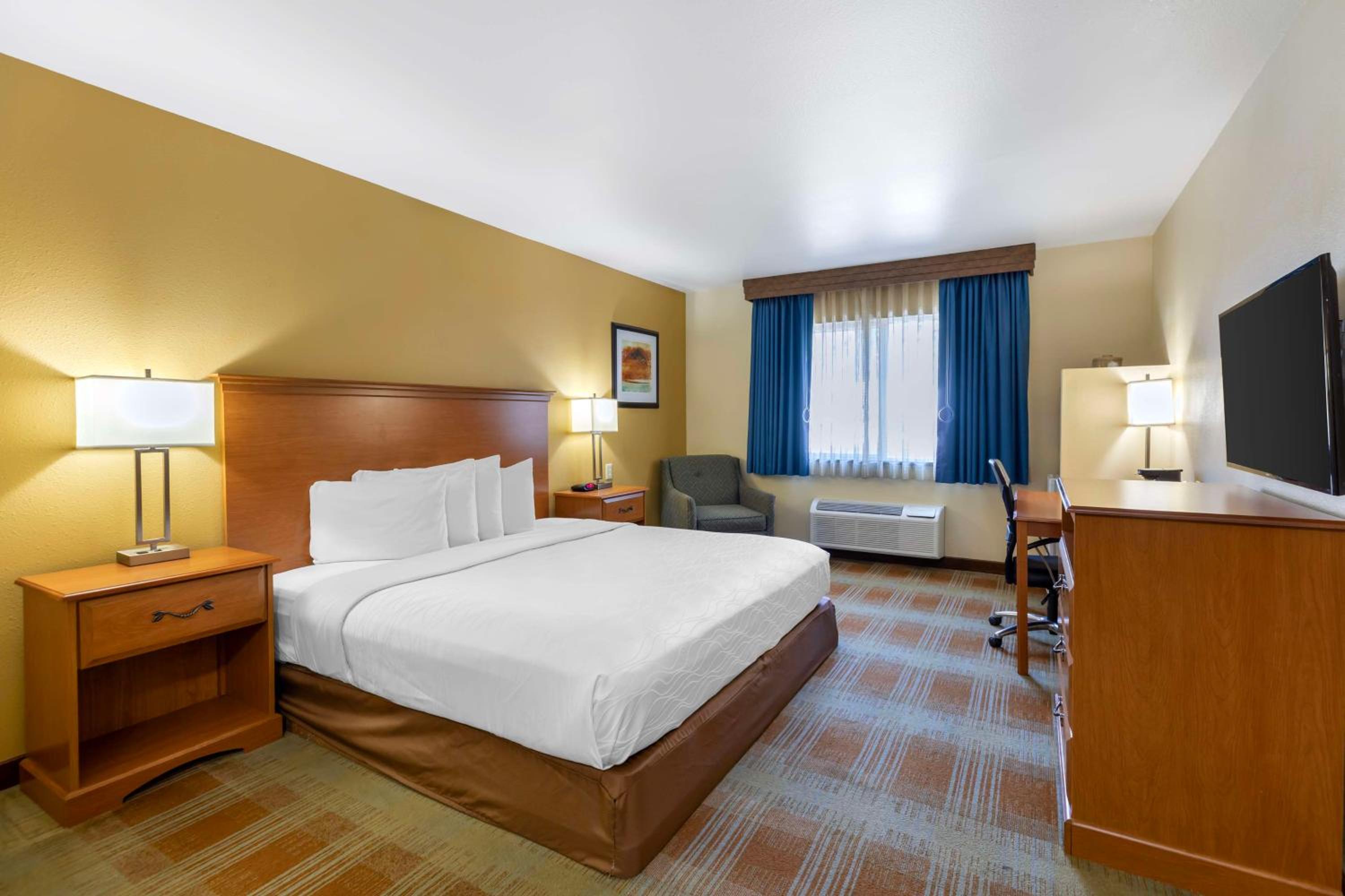 King Room - Non-Smoking photo 1