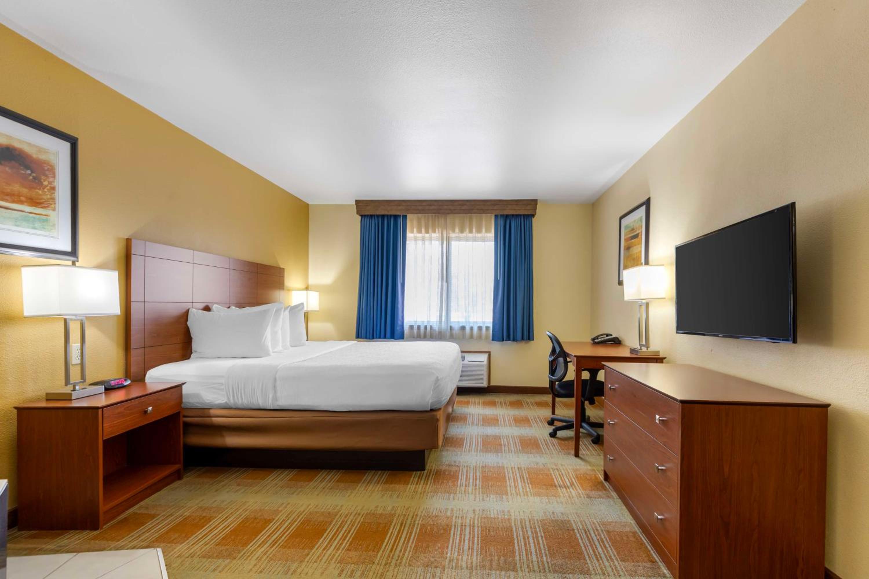 King Room - Non-Smoking photo 2
