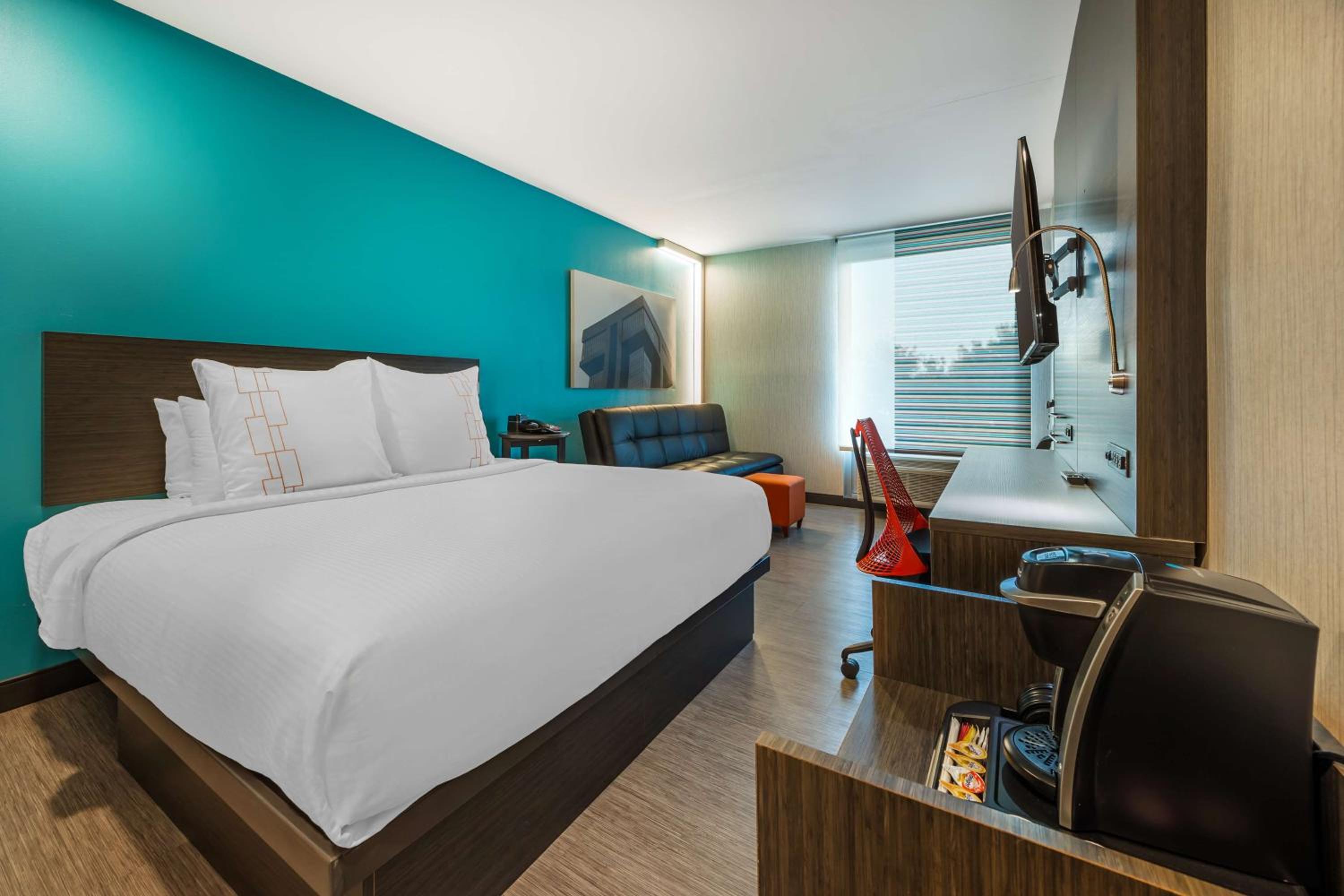 King Room with Sofa Bed photo 1