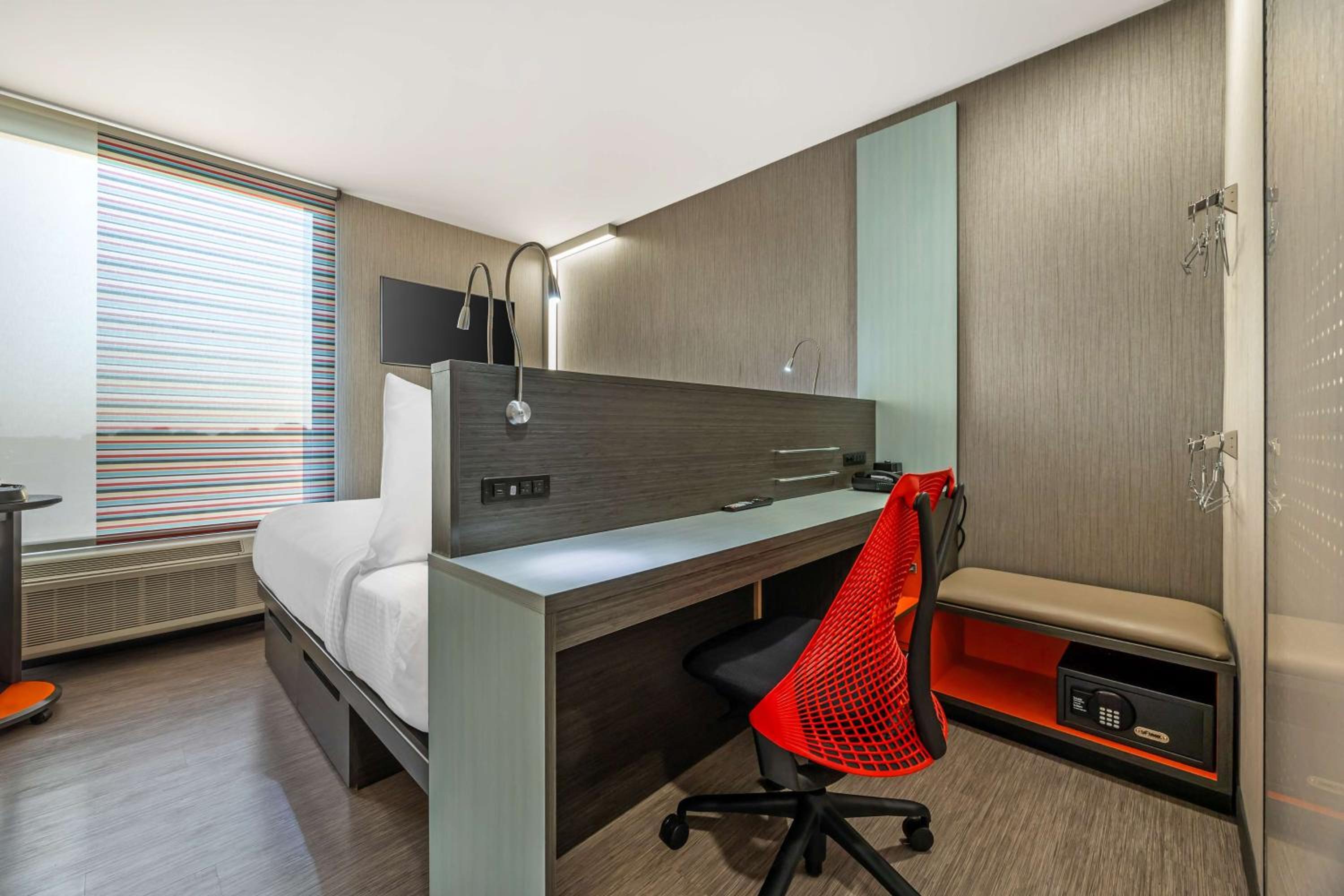 King Room - Non-Smoking photo 3