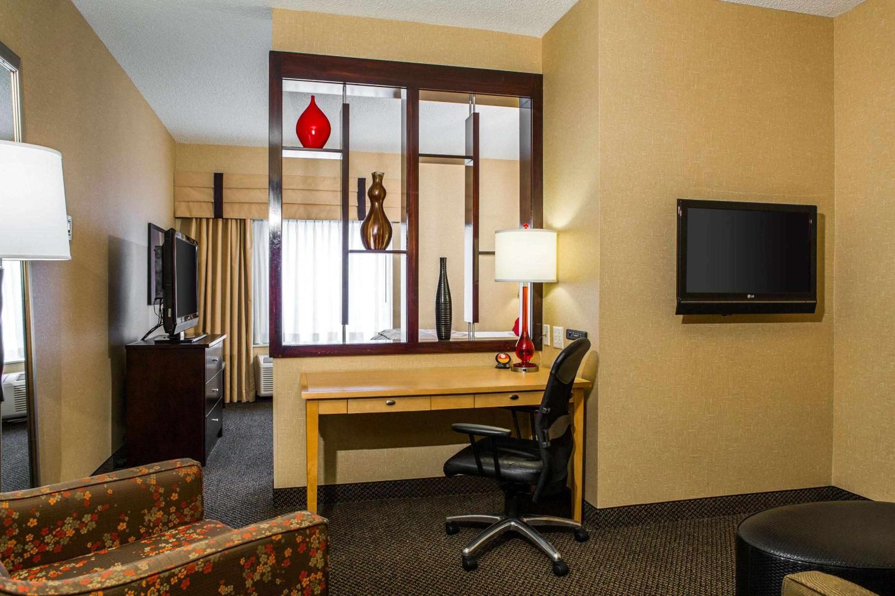 King Suite - Photo 2