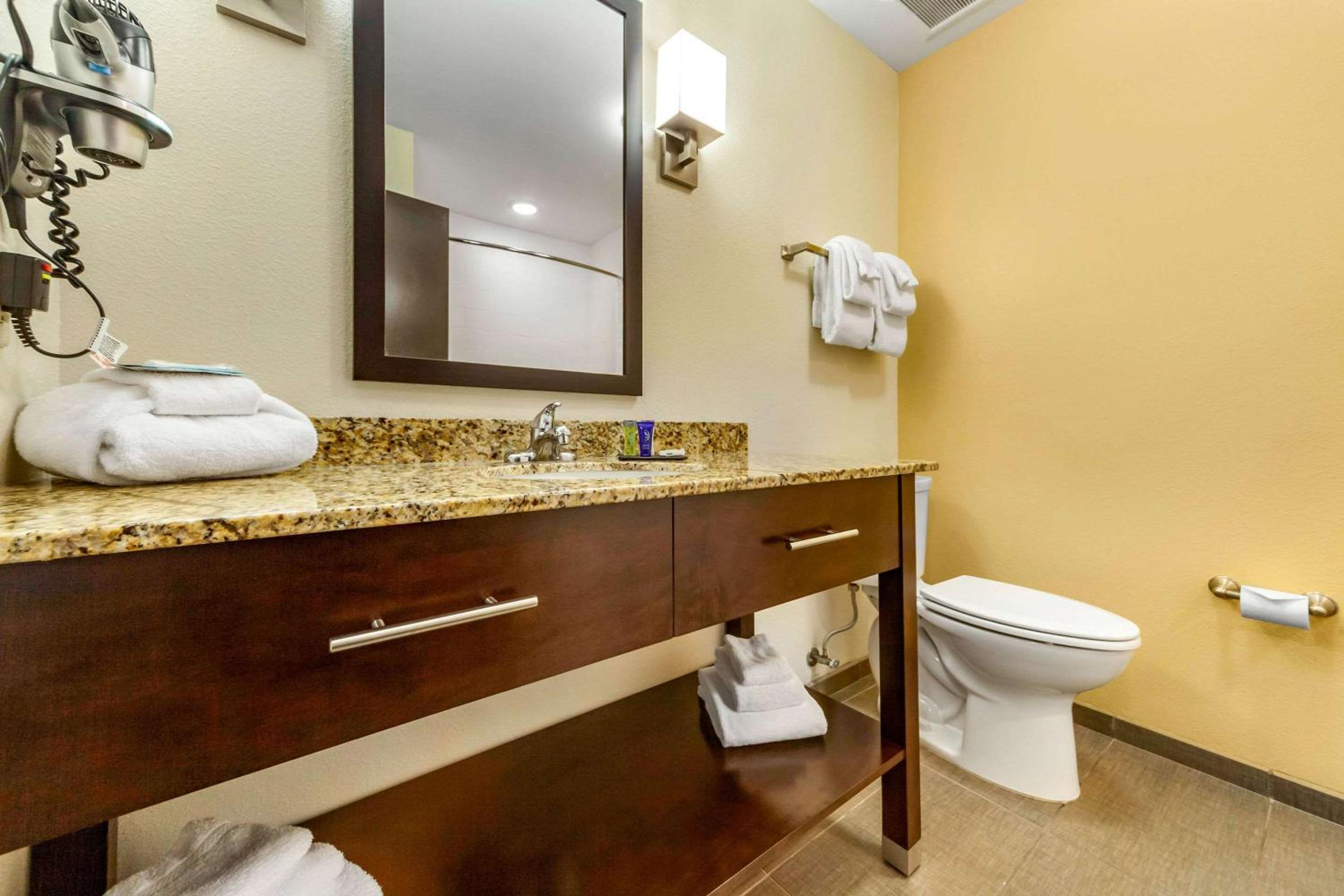 Queen Suite with Two Queen Beds and Sofa Bed - Non-Smoking