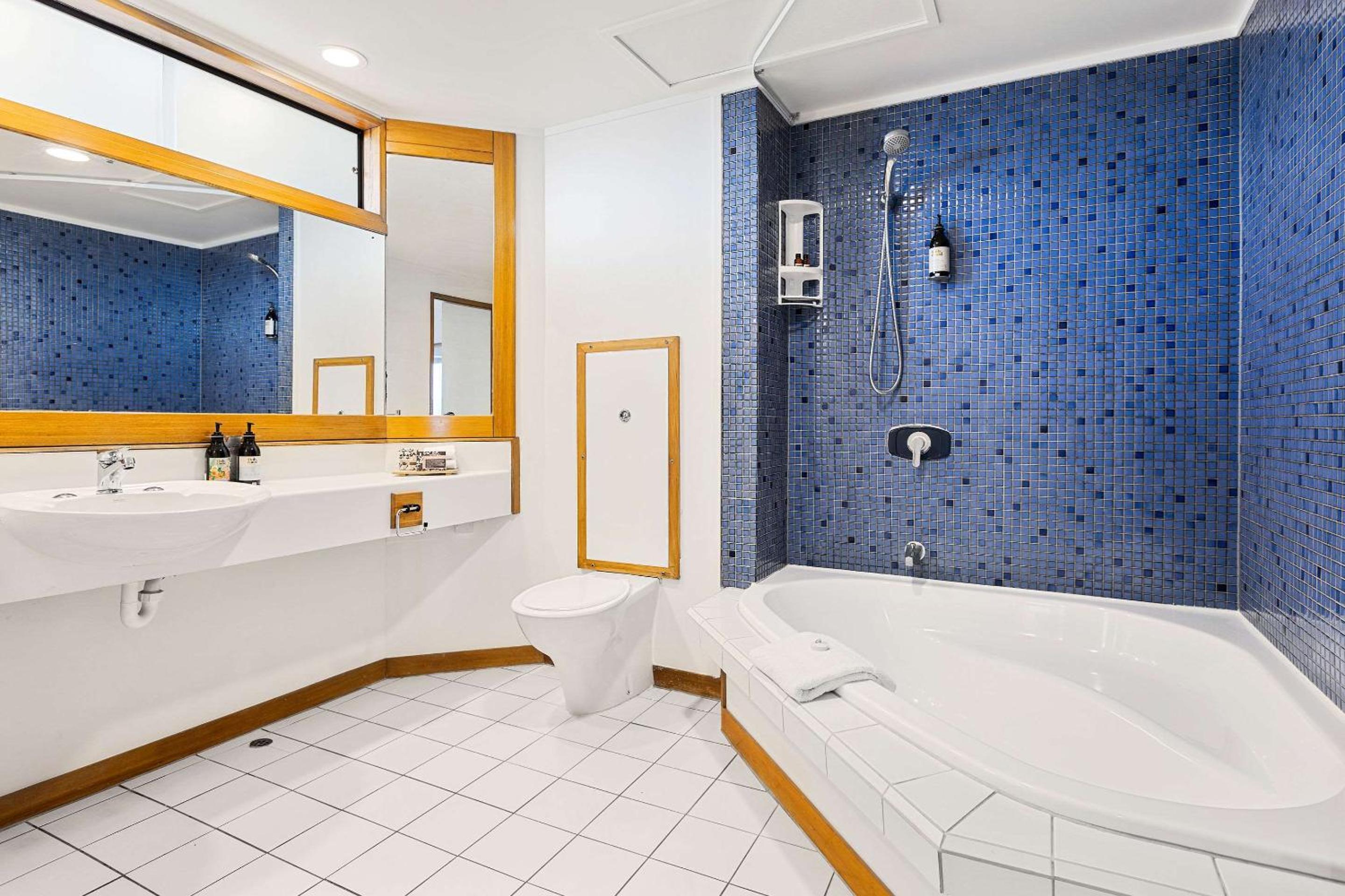 Premium Queen Room - Non Smoking - Photo 6