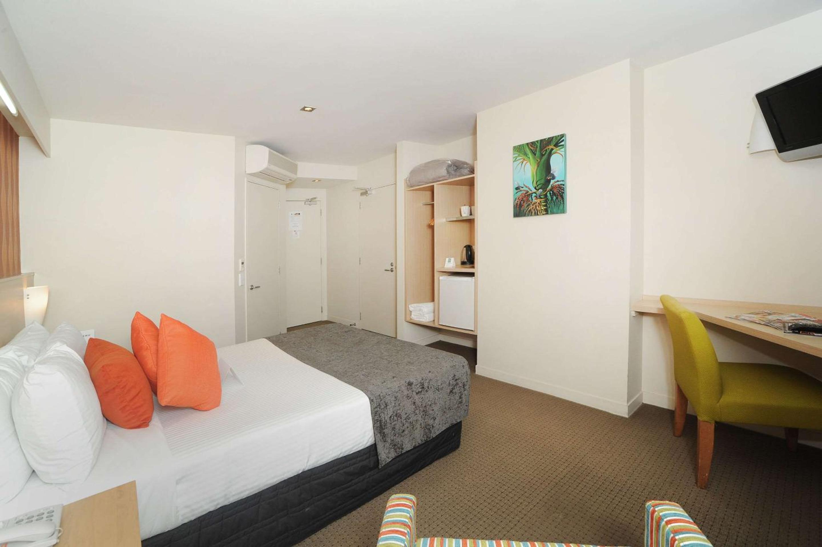 Standard Queen Room - Non Smoking - Photo 5