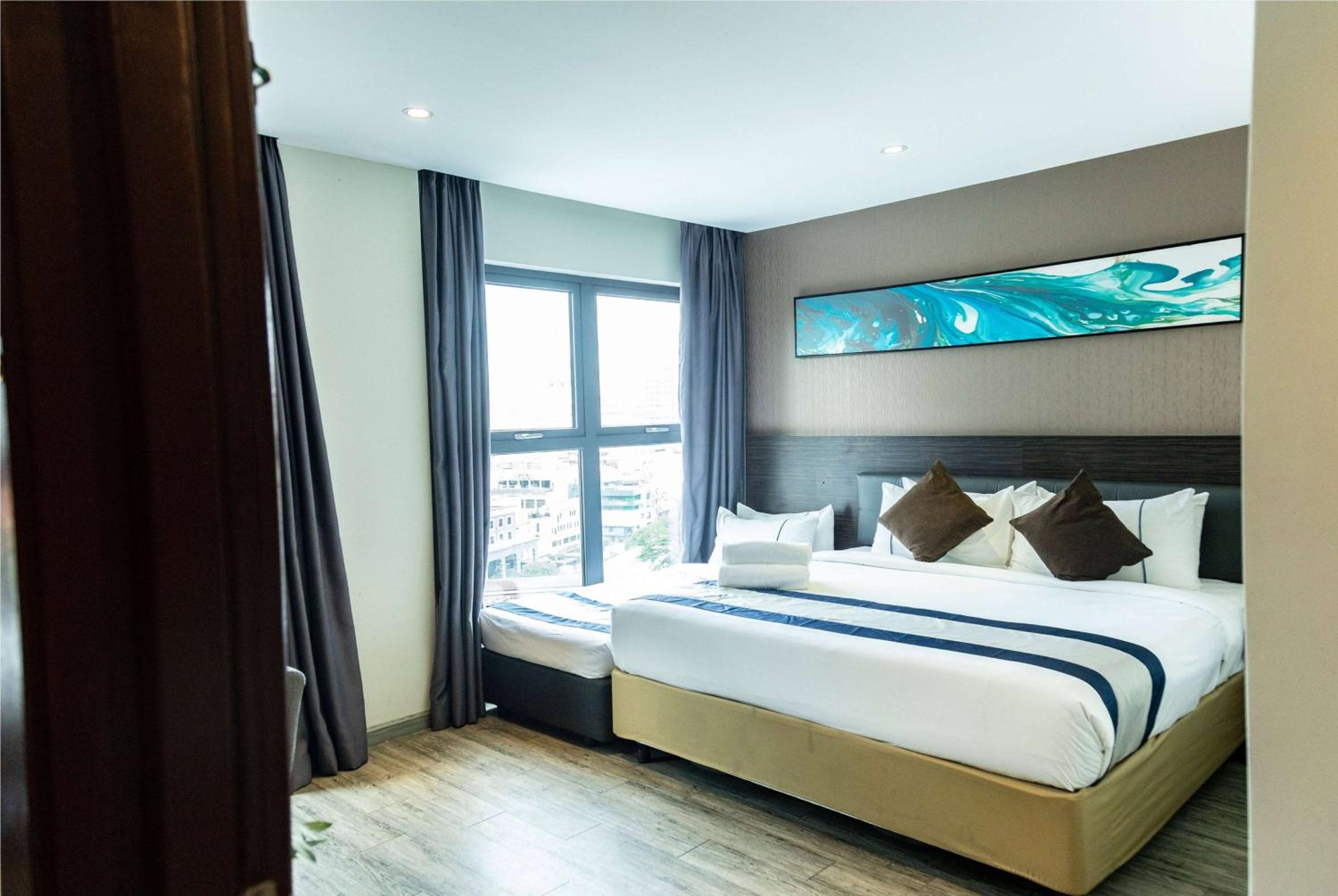 Family Triple Room with One Queen Bed and One Single Bed photo 1