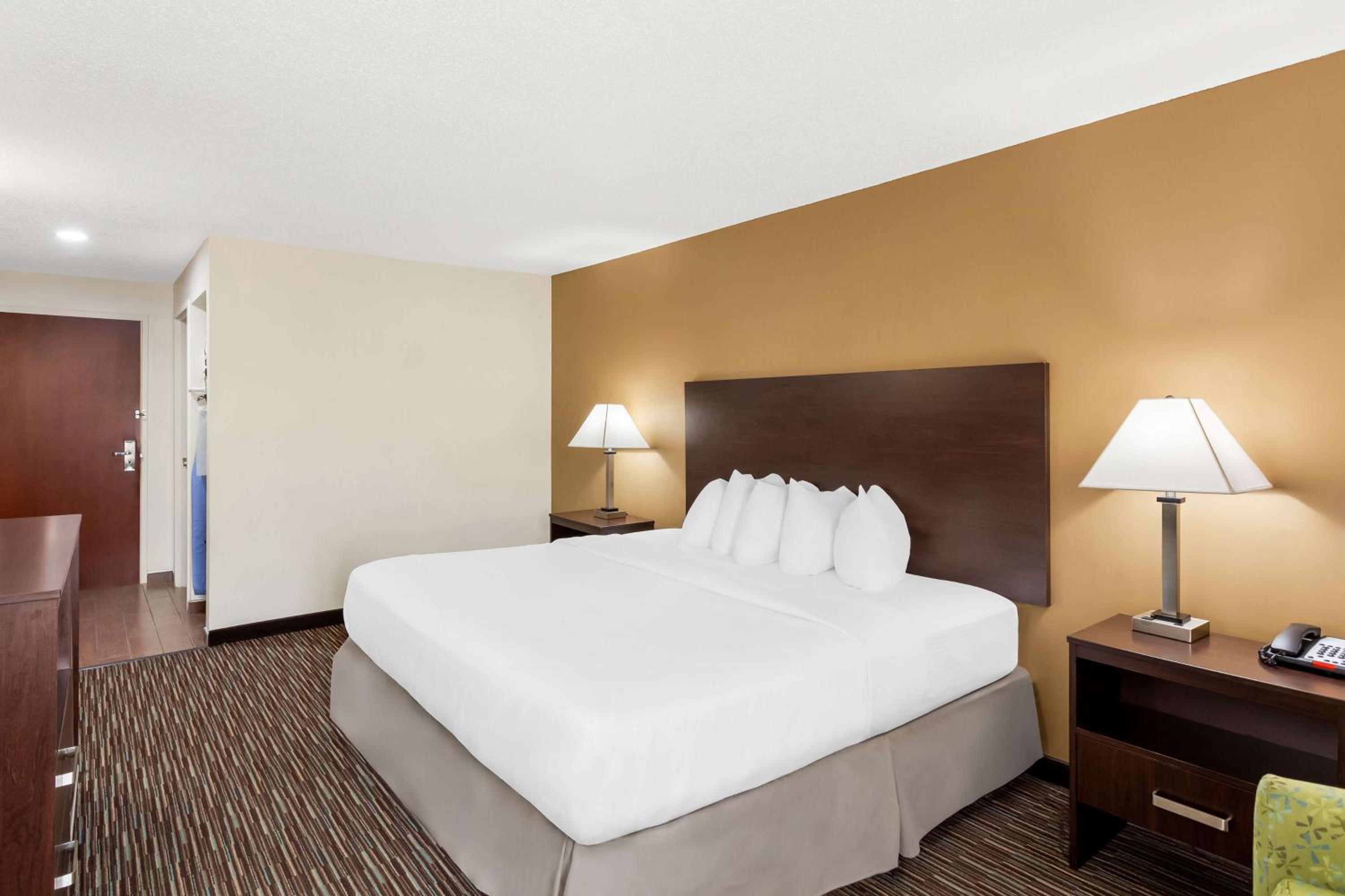 King Room - Non-Smoking - Photo 1