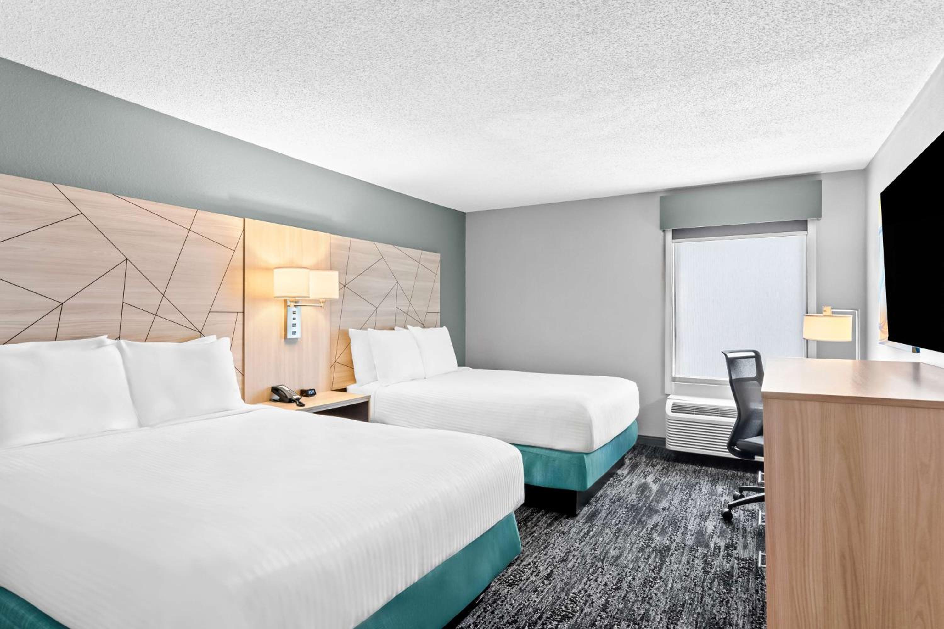 Queen Room with Two Queen Beds - Non-Smoking - Photo 1