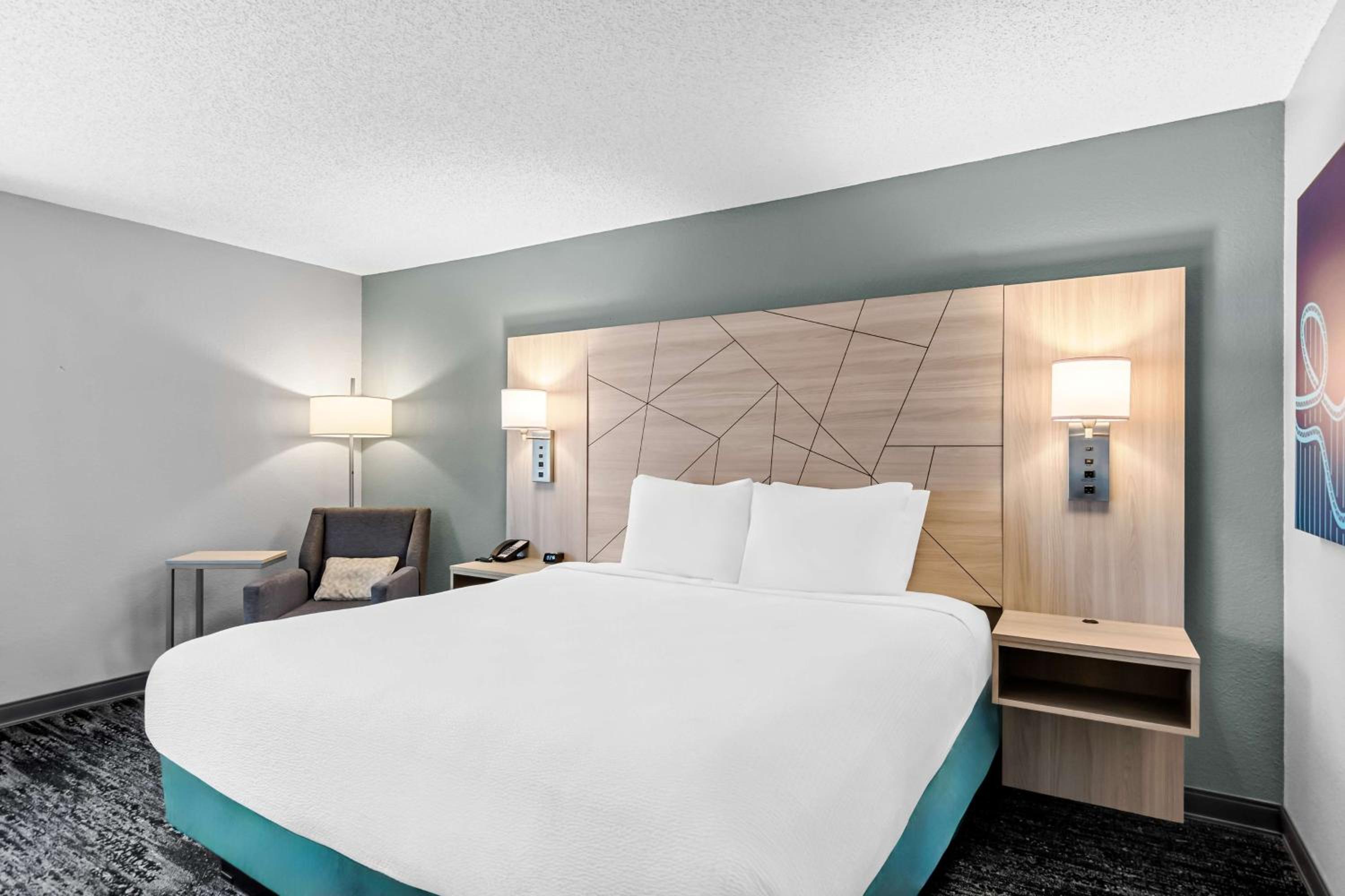 King Room - Non-Smoking - Photo 1