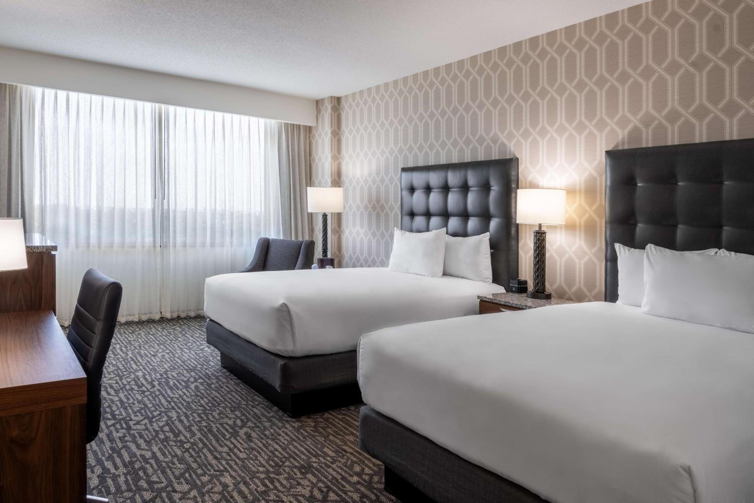 Deluxe Queen Room with Two Queen Beds - Hearing Accessible, Tub
