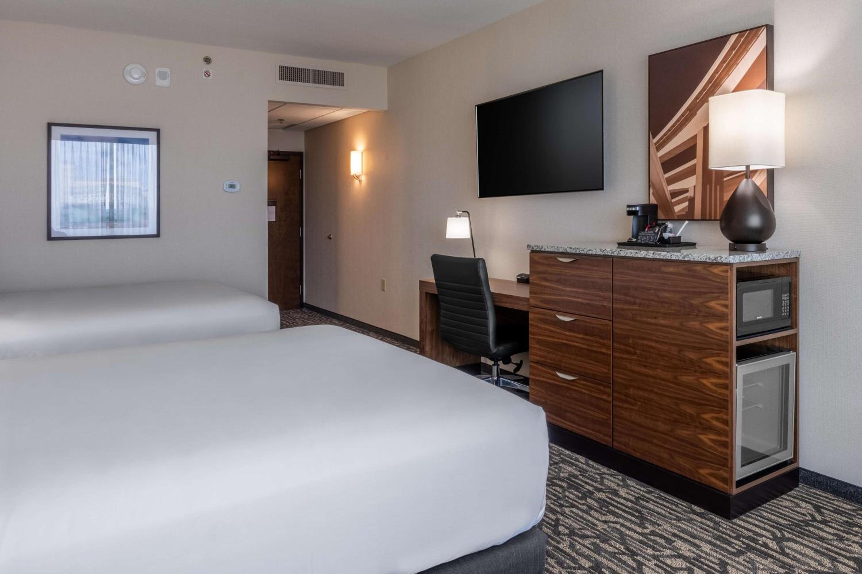 Deluxe Room with Two Queen Beds - View of Stadium photo 3