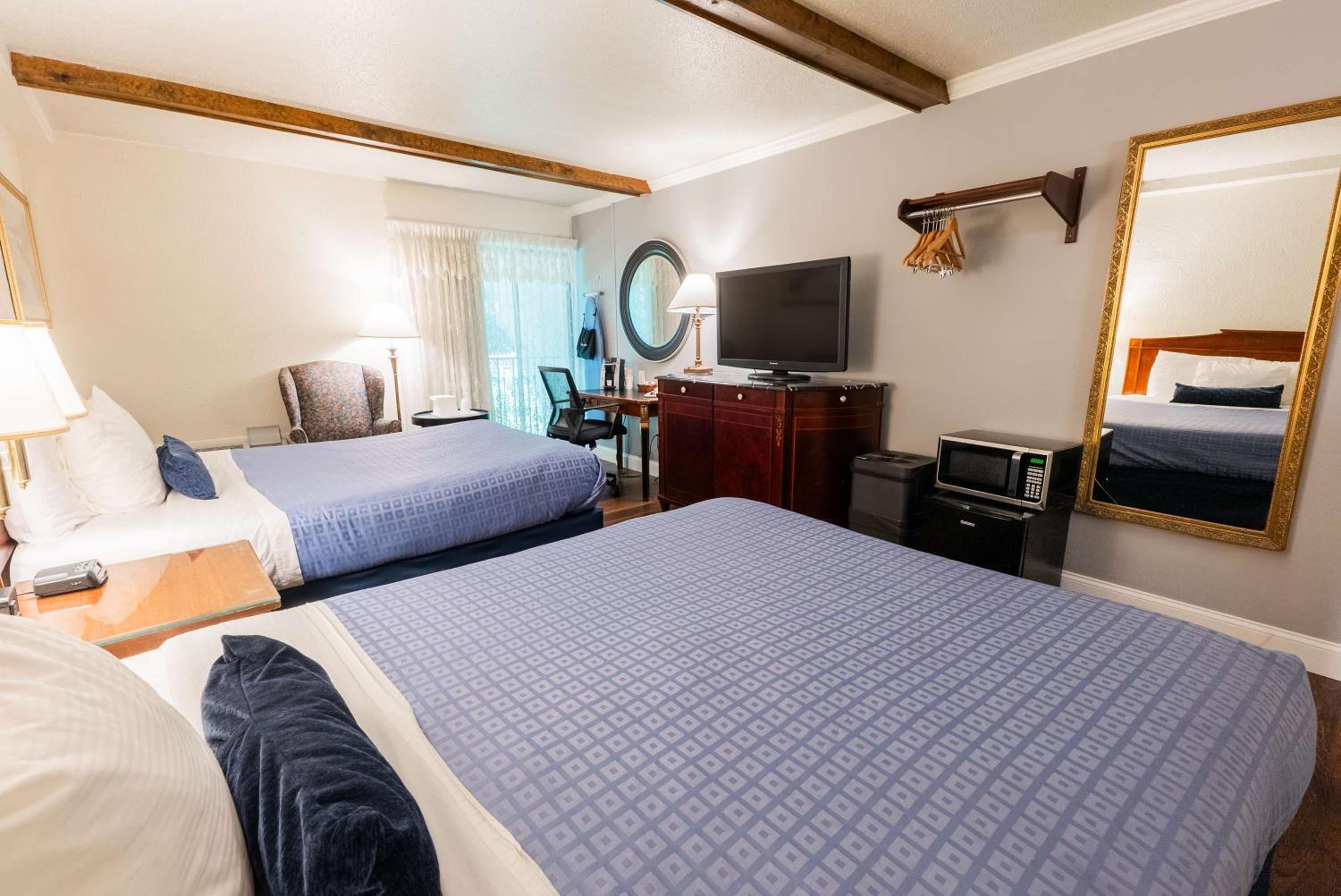 Queen Room with Two Queen Beds - Photo 1