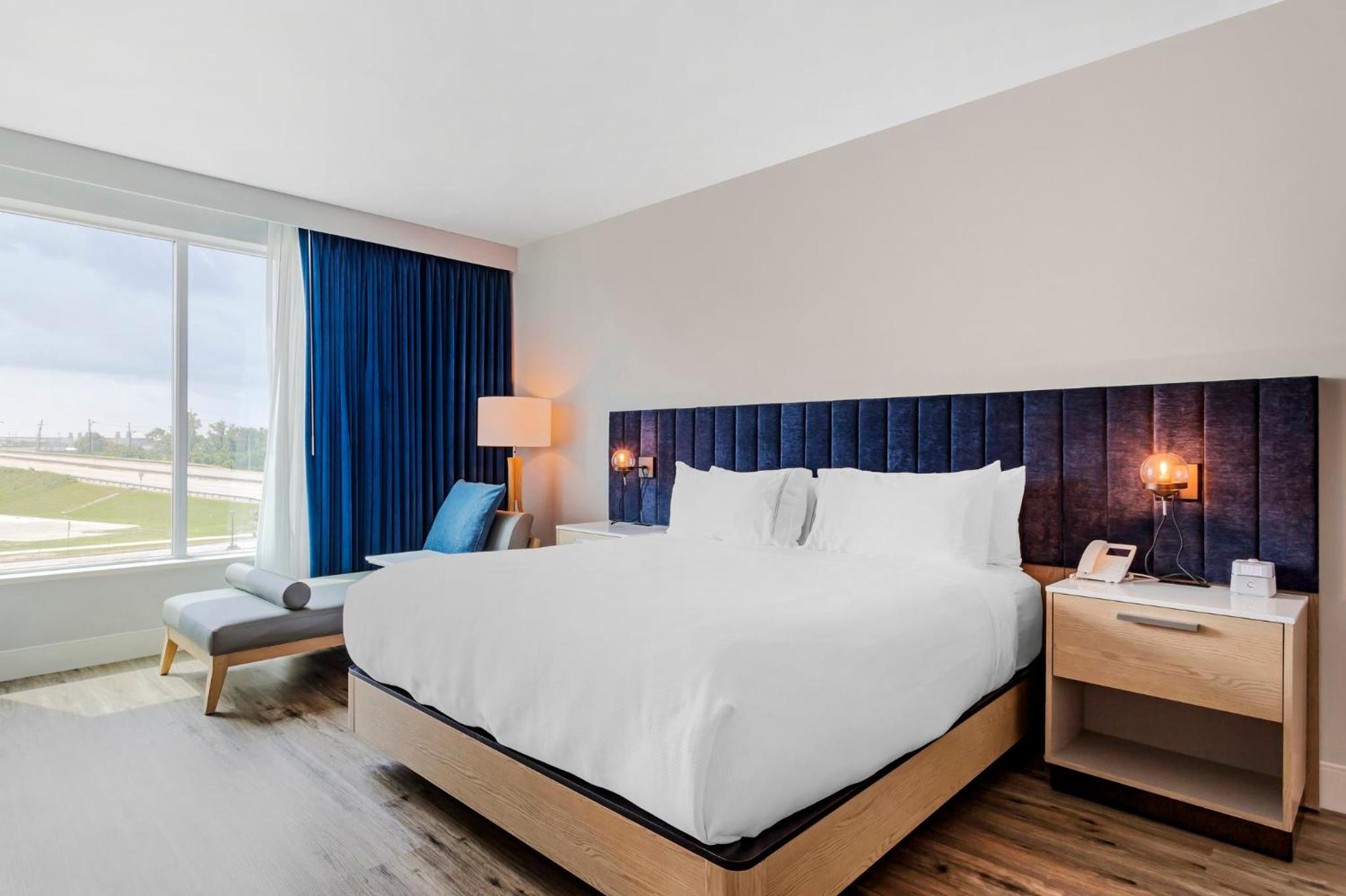 Standard King Room - Photo 4