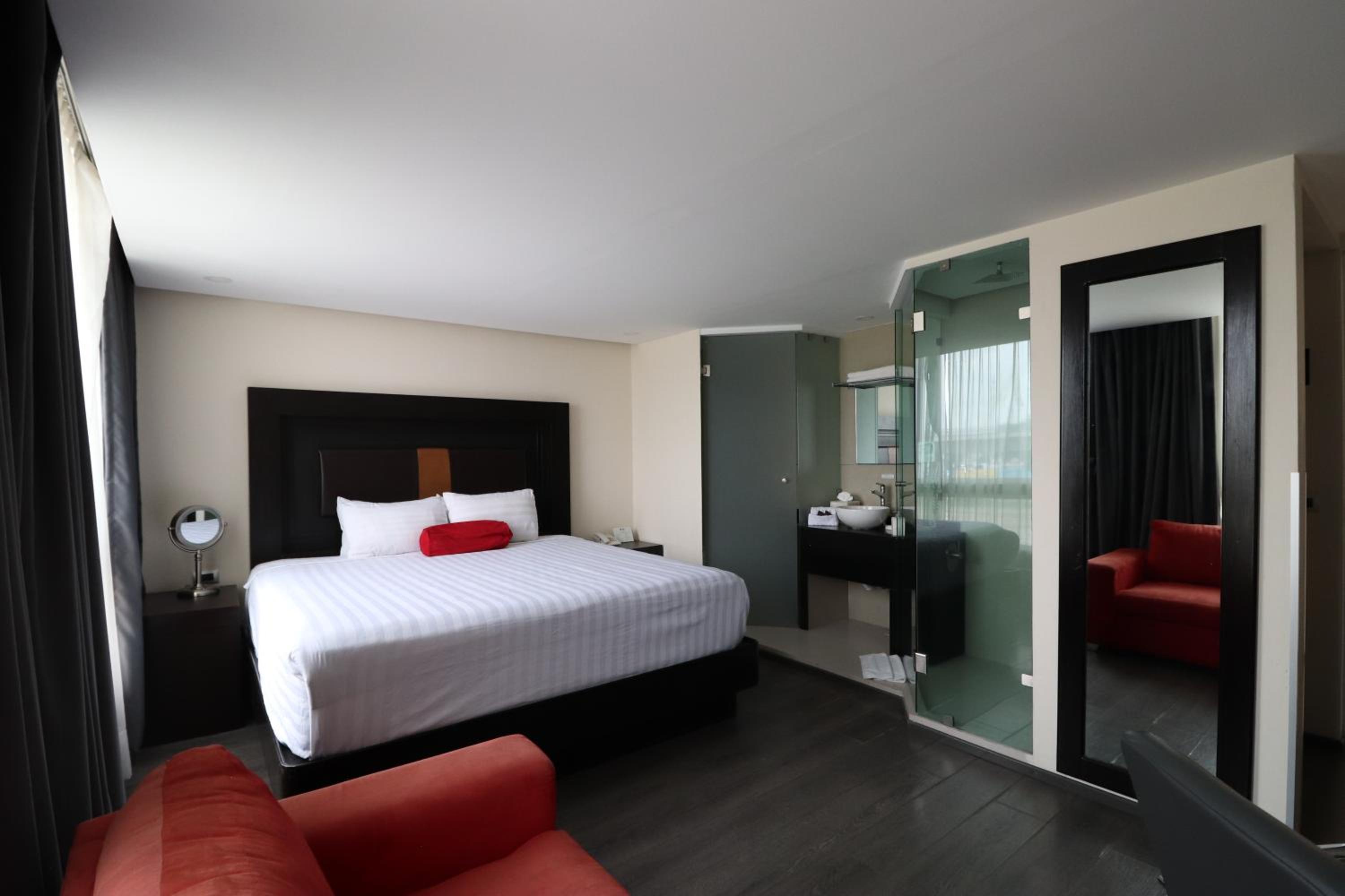 King Room - Non-Smoking photo 3