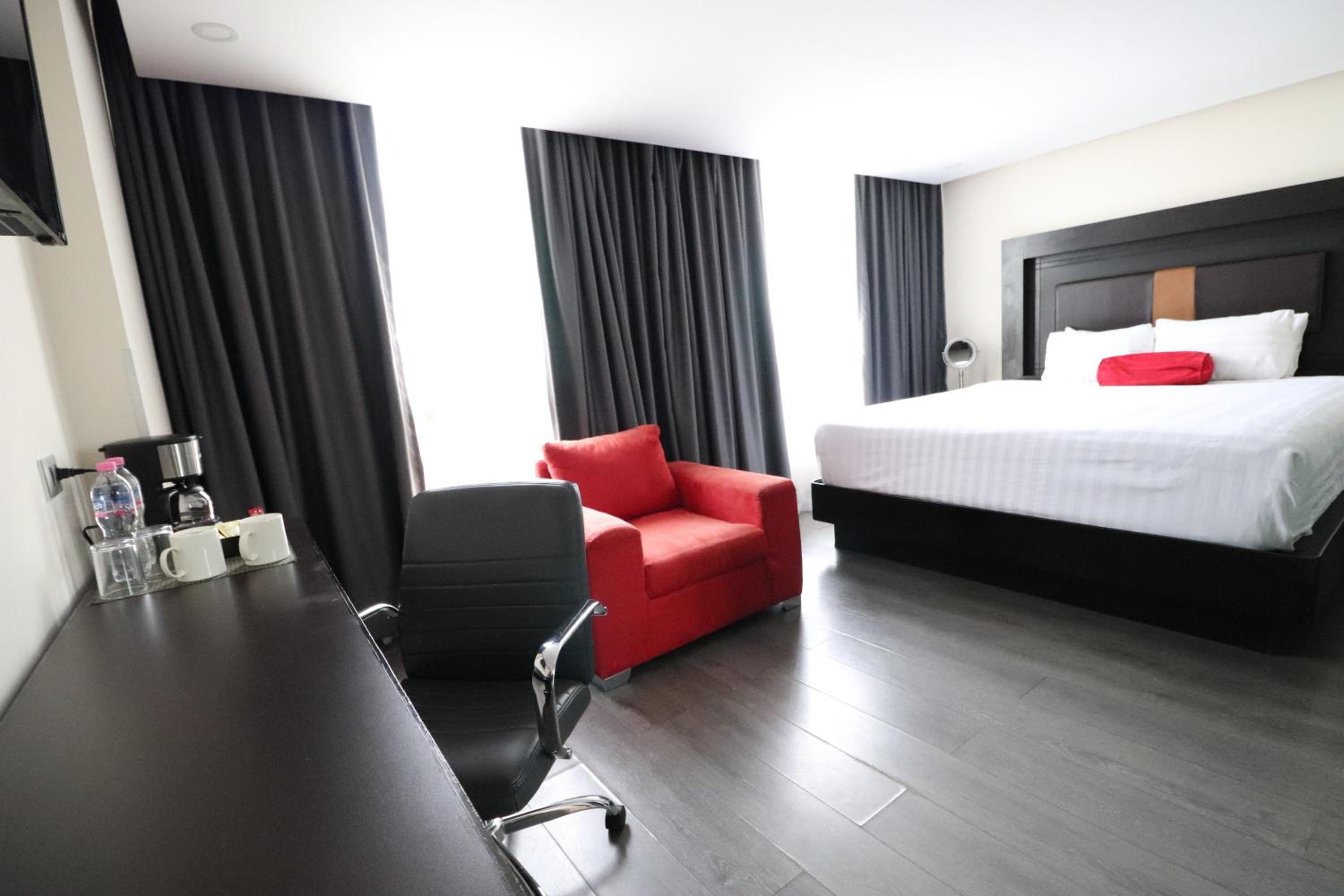 King Room - Non-Smoking photo 2