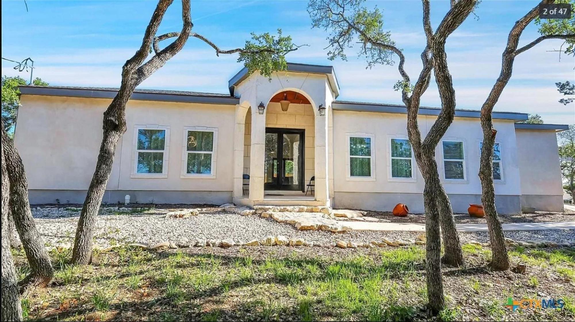 Three-Bedroom Villa photo 2