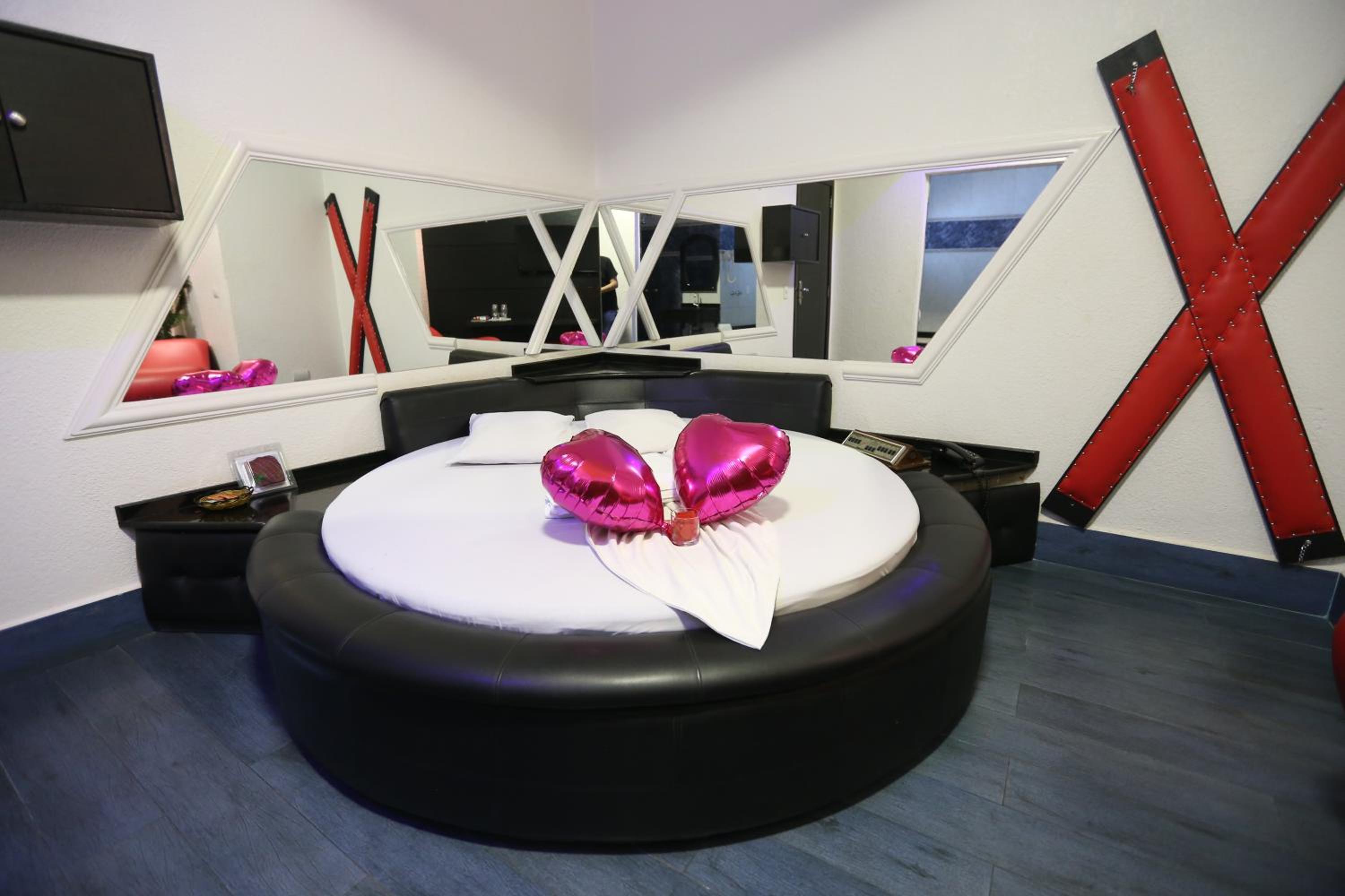 Suite with Hot Tub