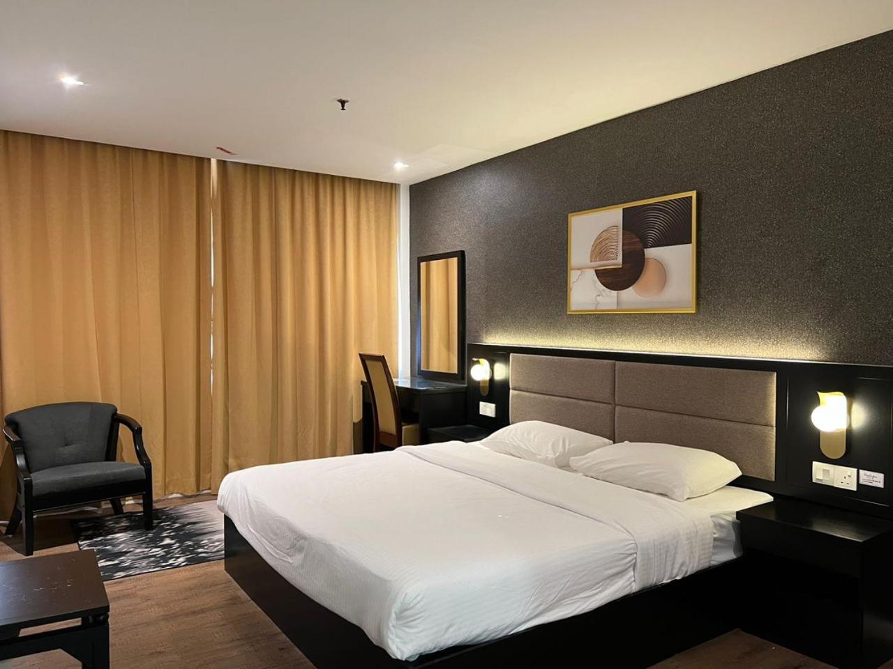 Standard King Room photo 3