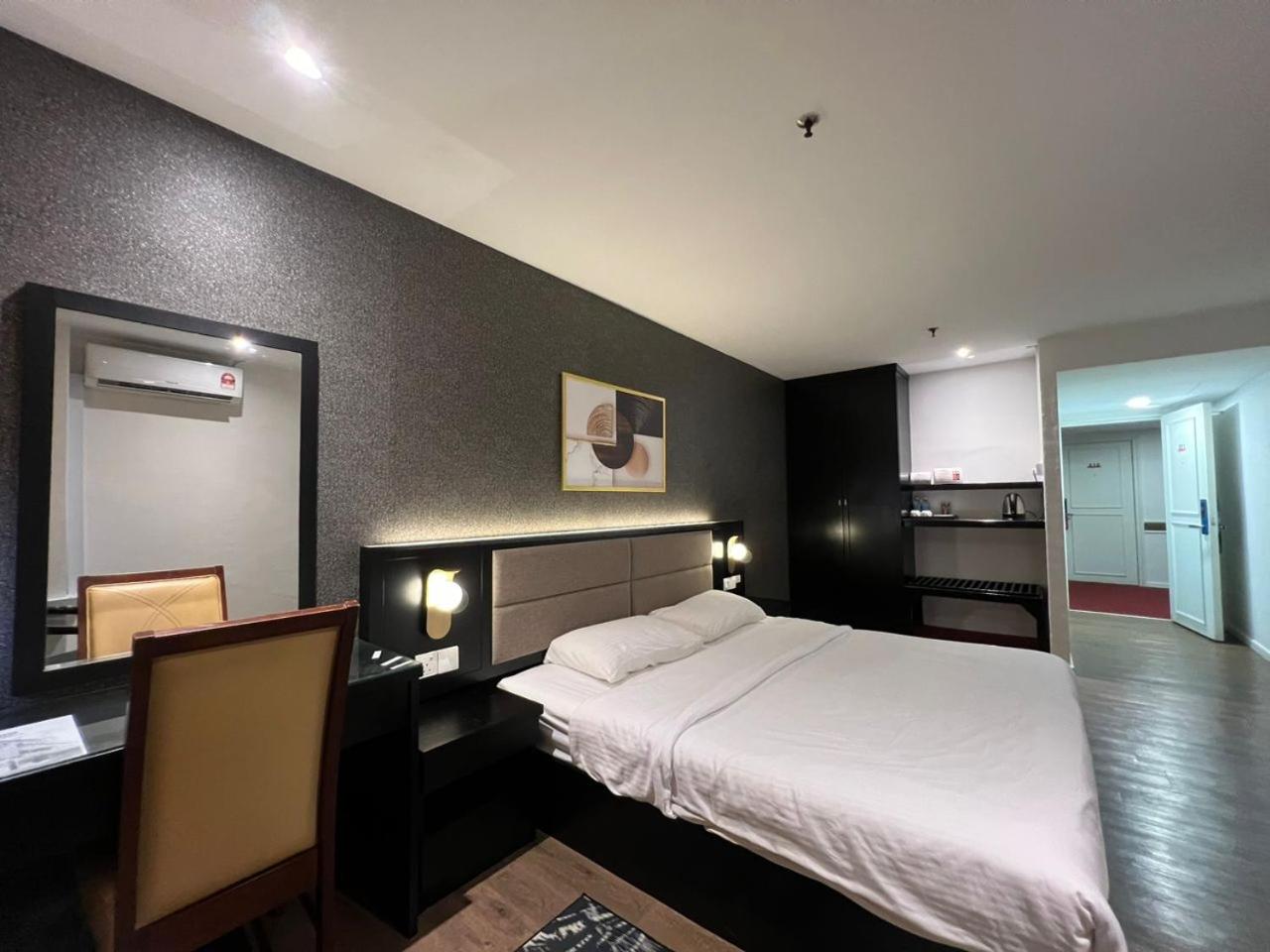 Standard King Room photo 2