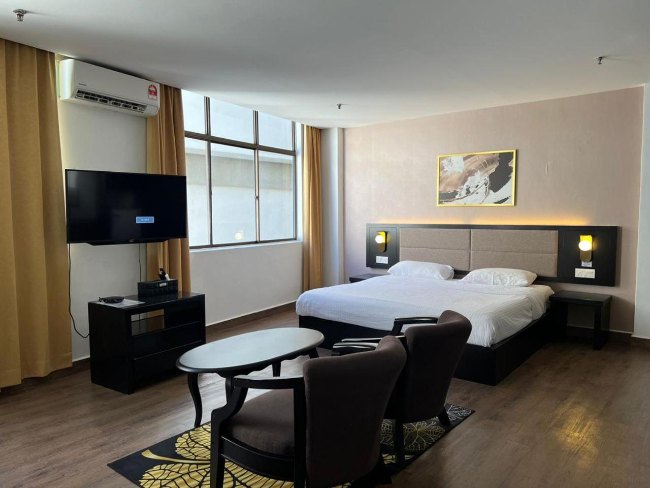 Deluxe King Room