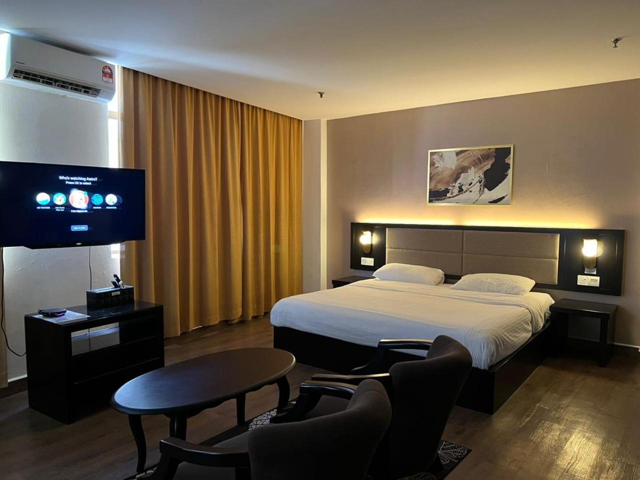 Deluxe King Room photo 3