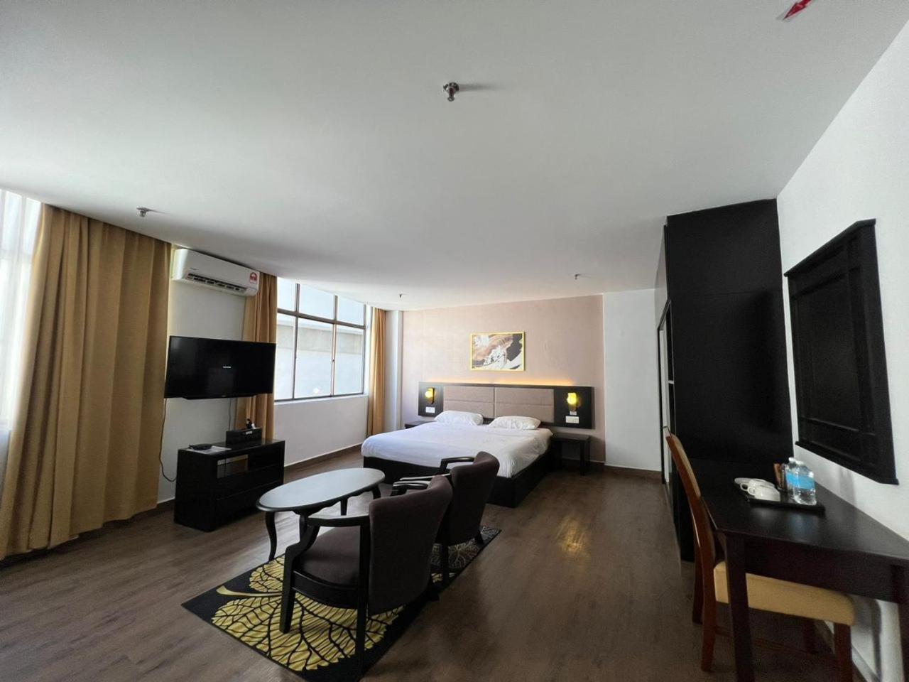 Deluxe King Room photo 1