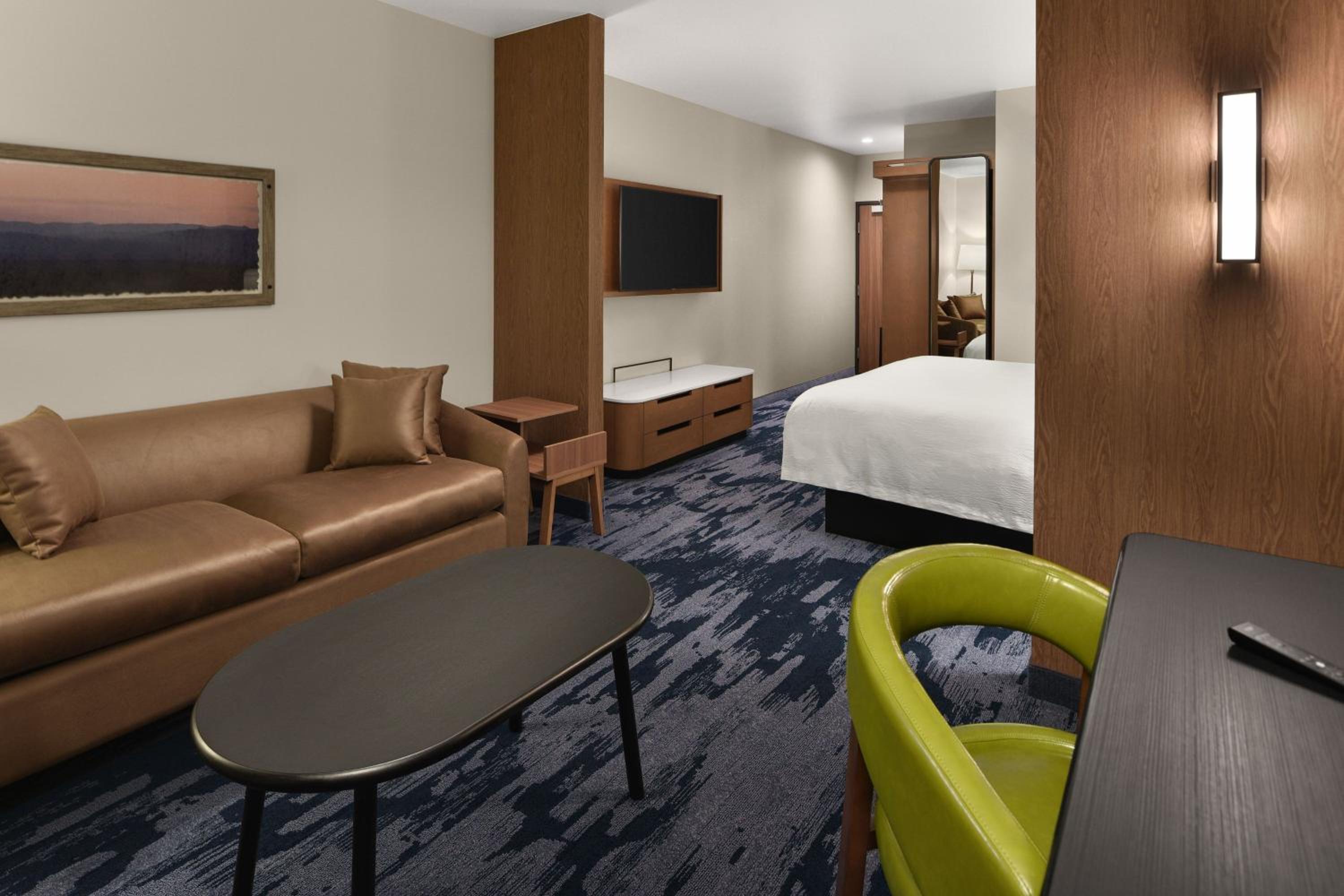 King Suite with Sofa Bed and Adapted Tub - Mobility Accessible - Photo 6
