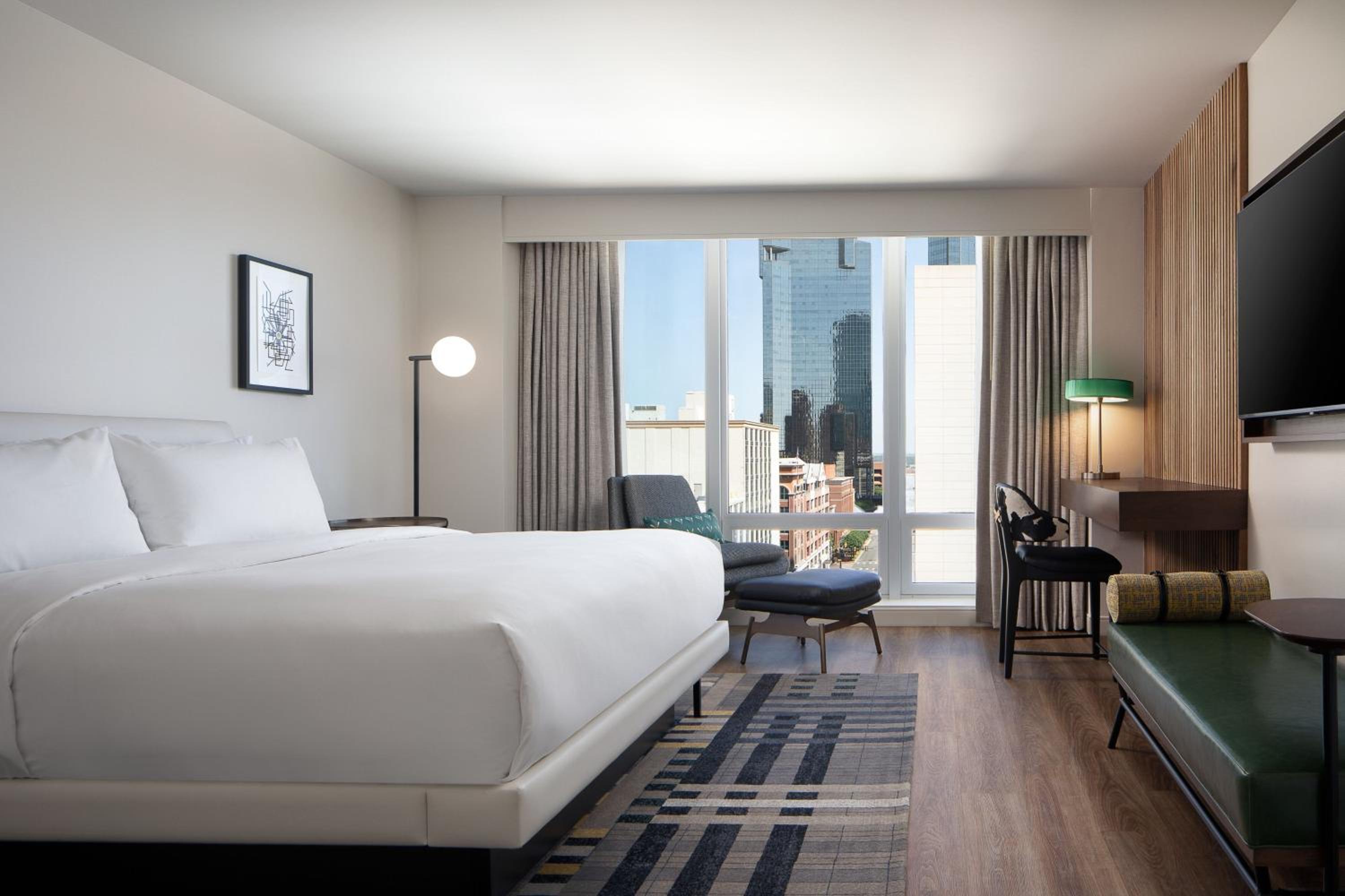 King Room with City View - Photo 7