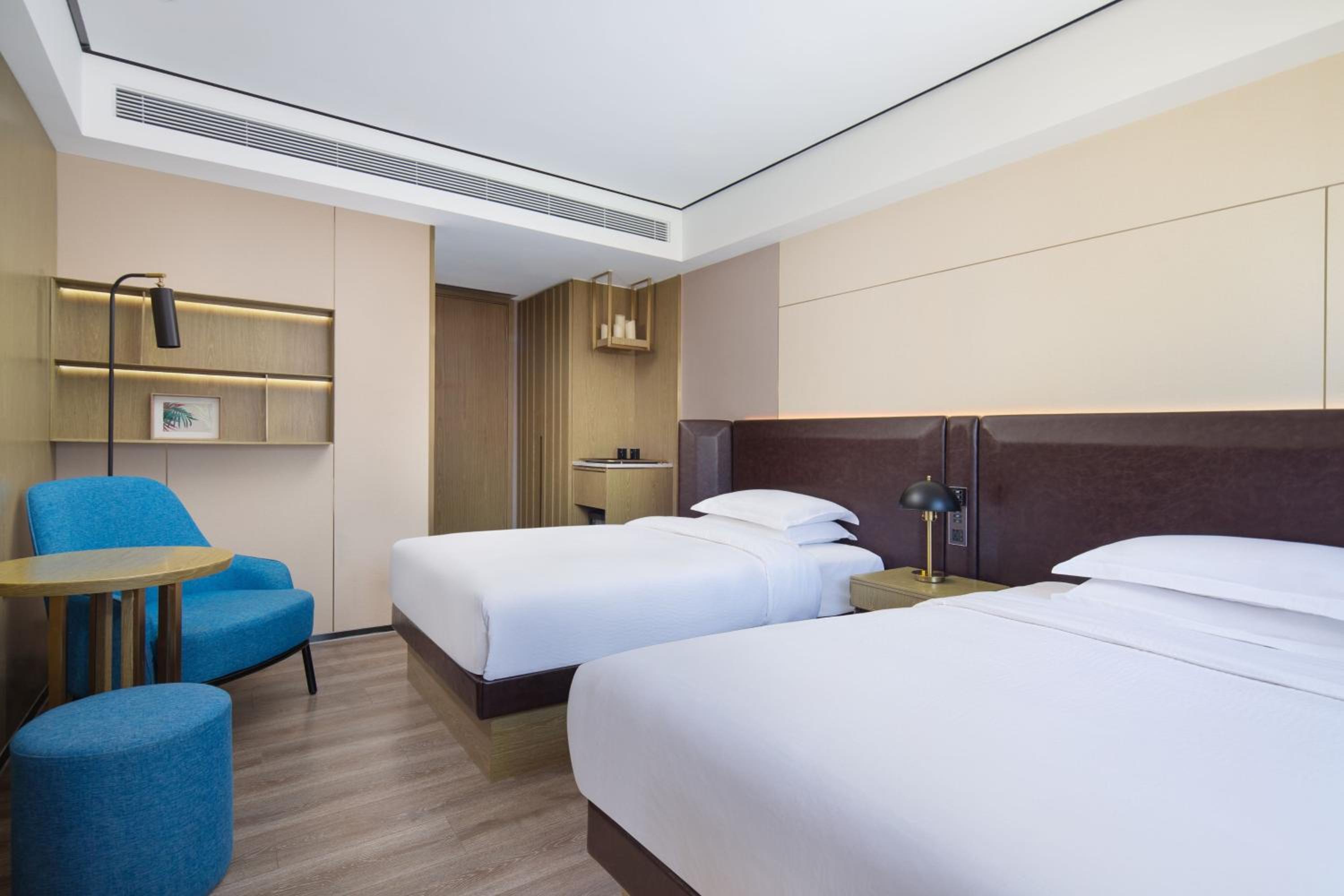 Superior Twin Room with City View